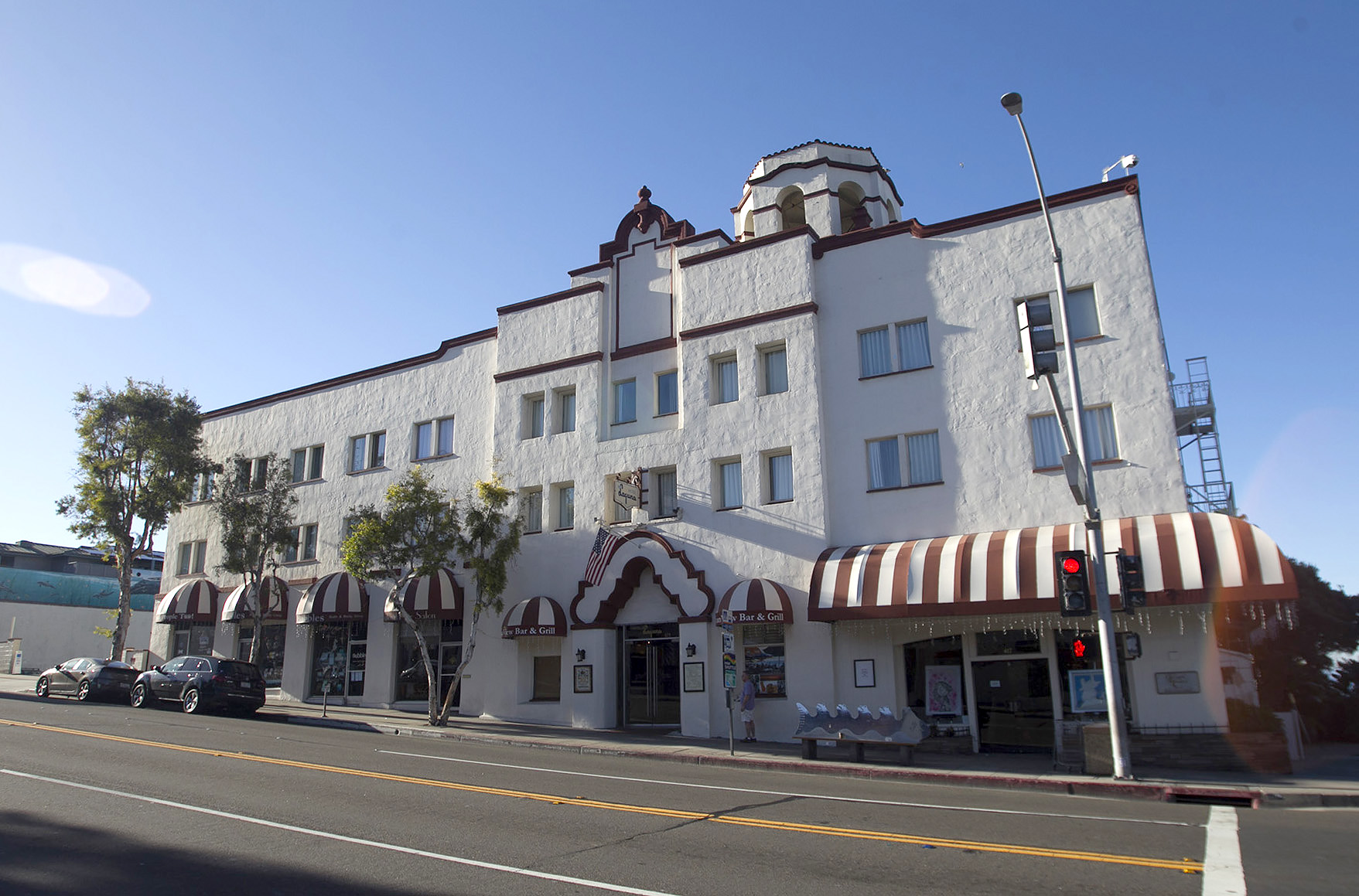 Two Laguna Beach hotels close after civil dispute leads to several disturbances - Vimarsana News