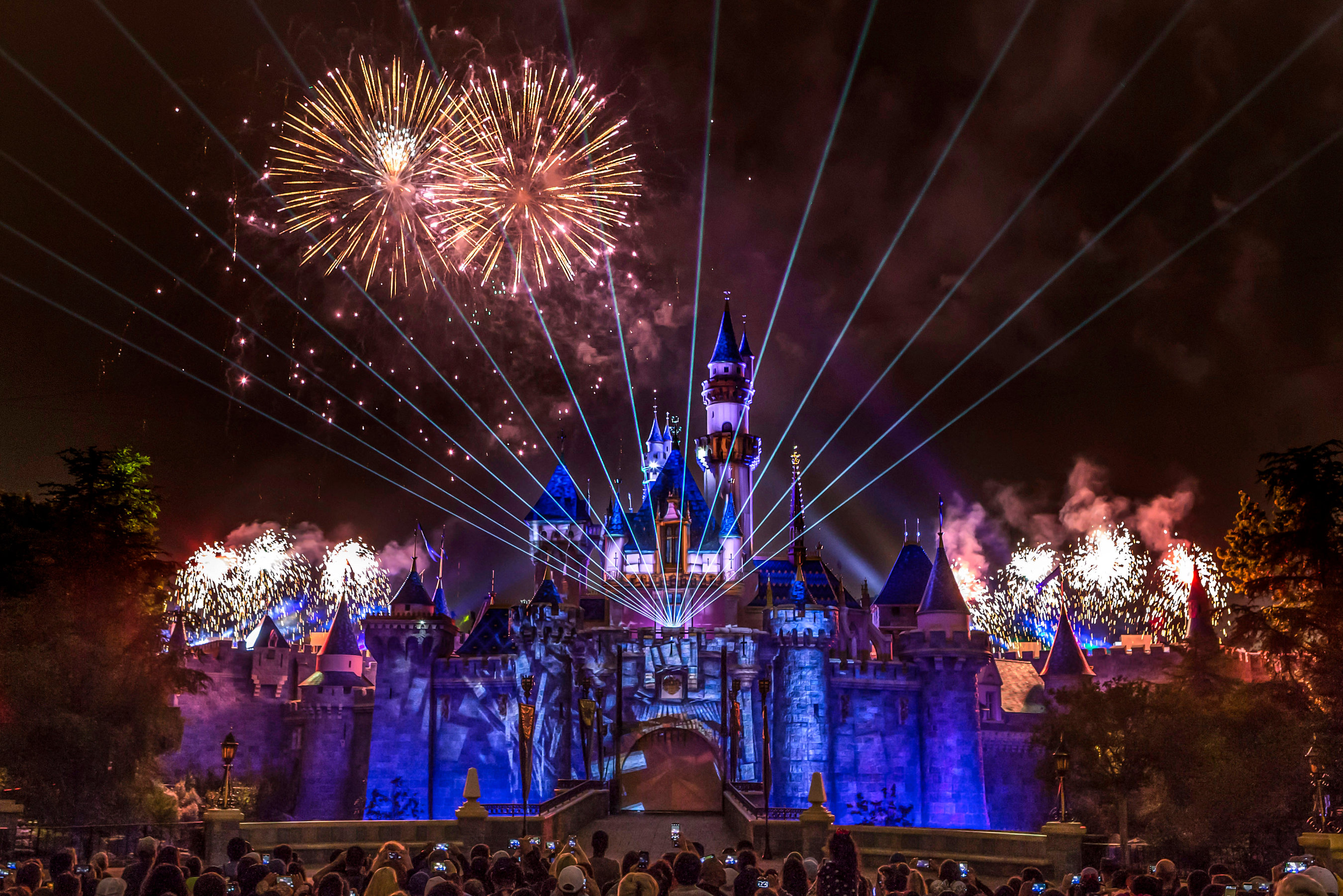 Disneyland to roll out exclusive line-skipping pass. Here's what it costs