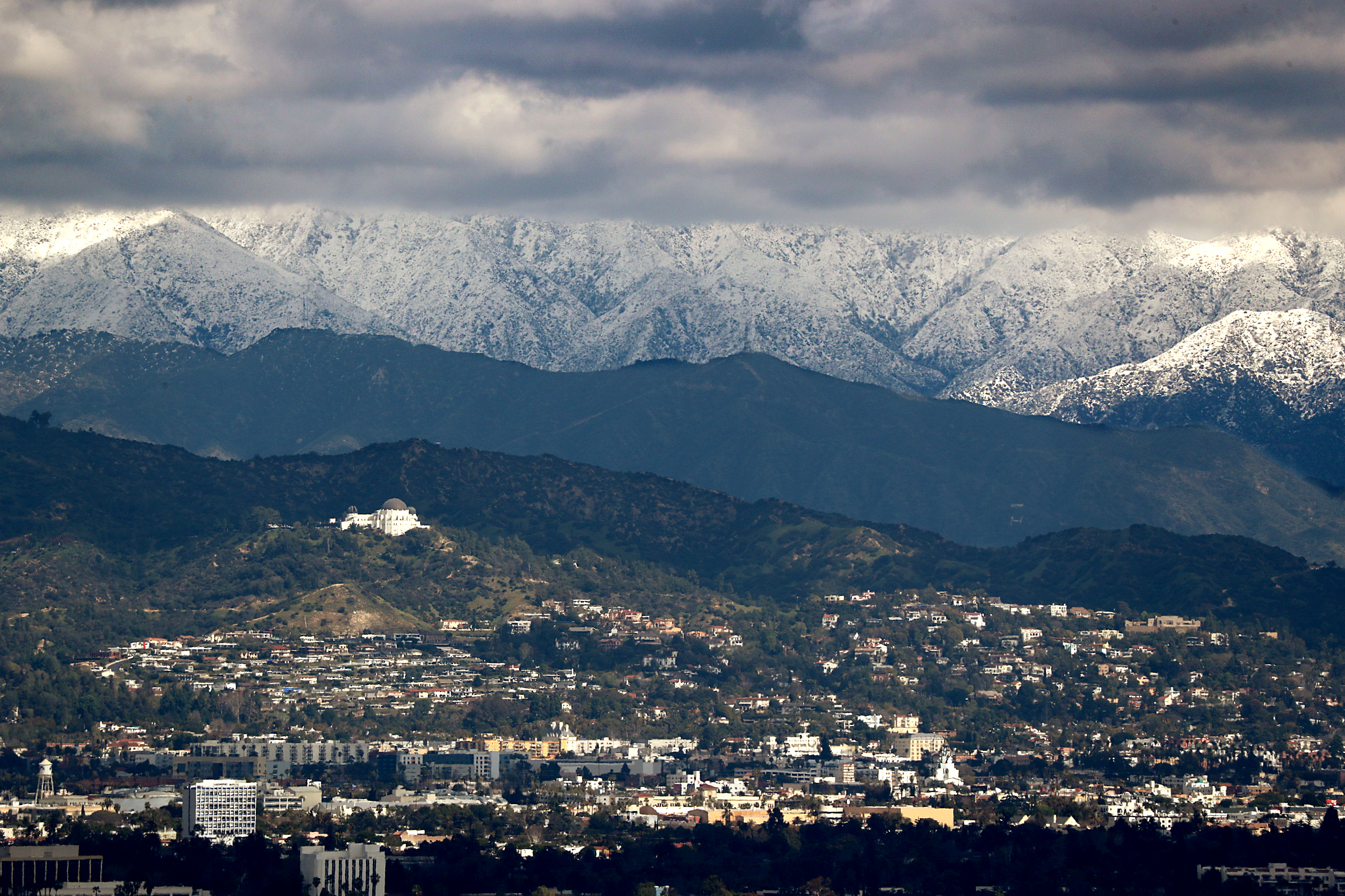 Before and after photos show snow blanketing L.A. mountains - Vimarsana News