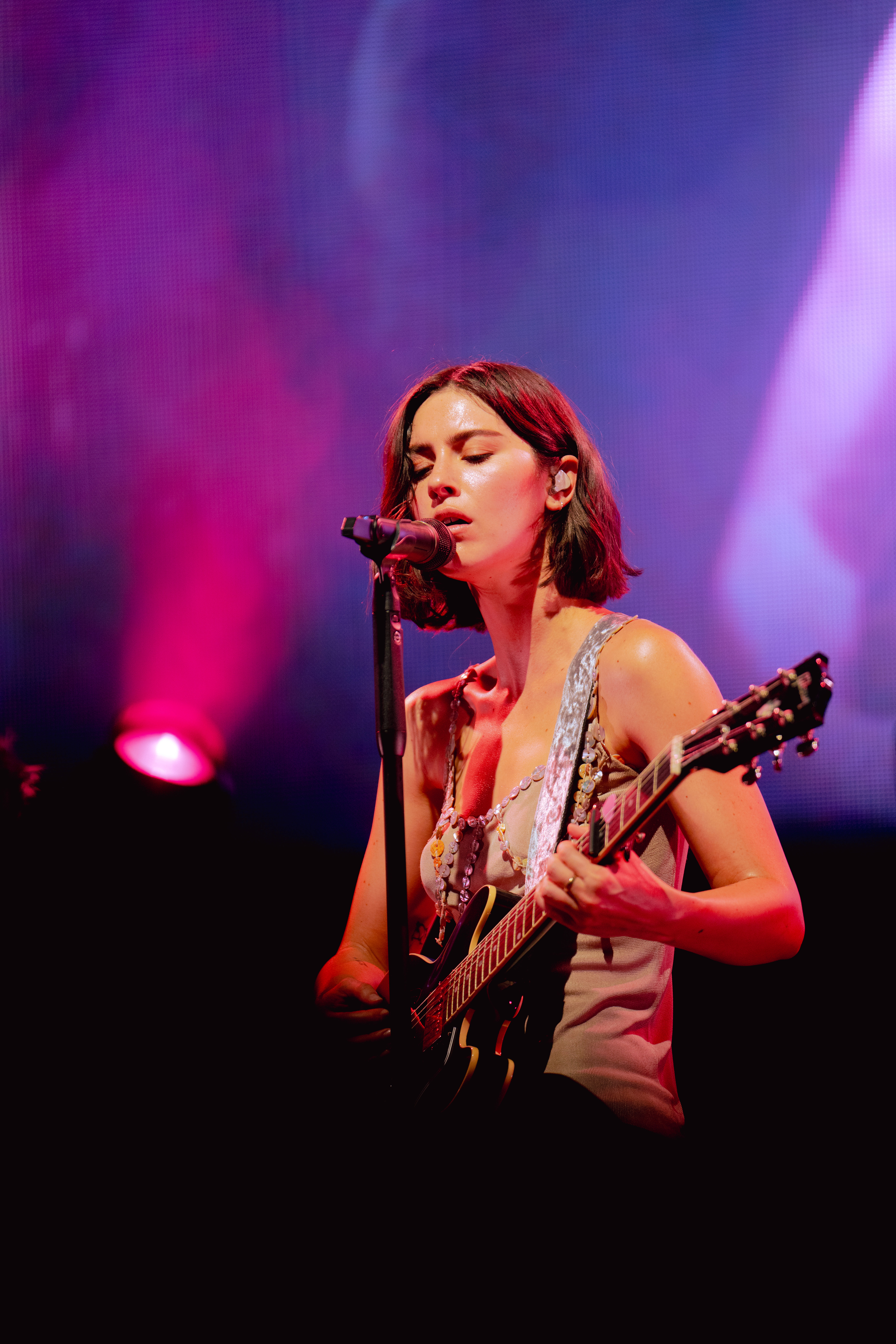 Gracie Abrams sticks close to her fans at Greek Theatre opener