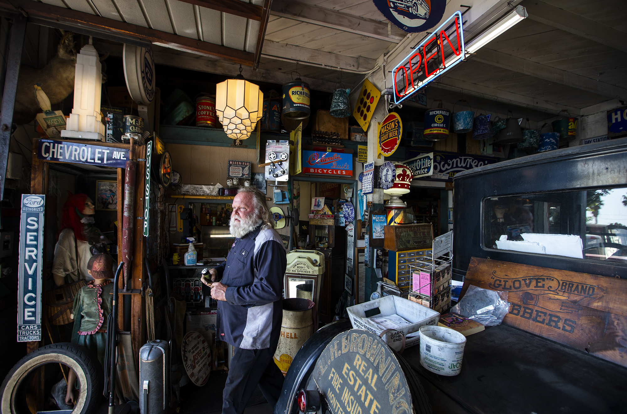 Auto shop miracle worker, and his vast menagerie, keep Costa Mesa drivers coming back - Vimarsana News