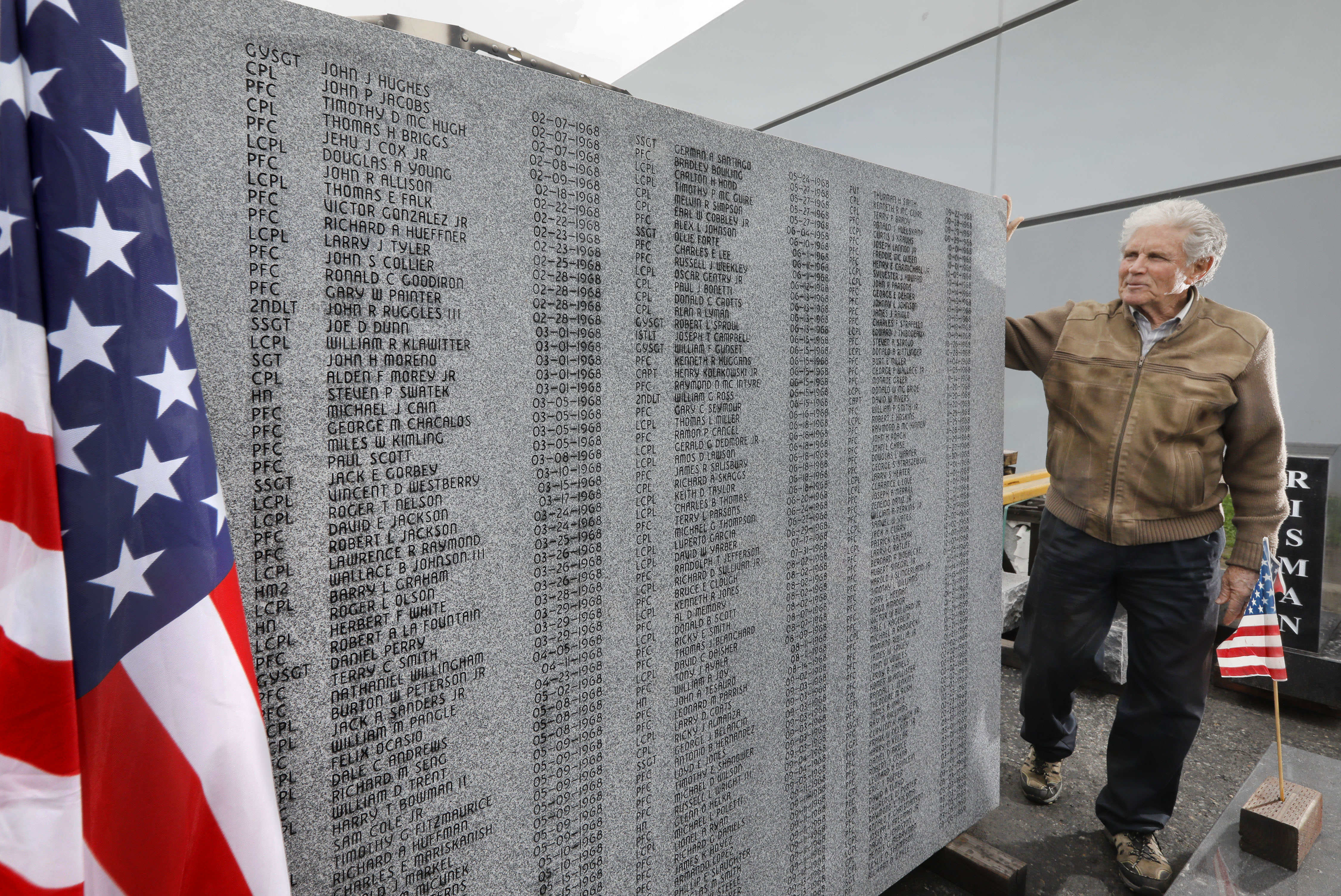 'This ain't right': A Marine veteran found a discarded Vietnam War monument and couldn't leave it behind - Vimarsana News