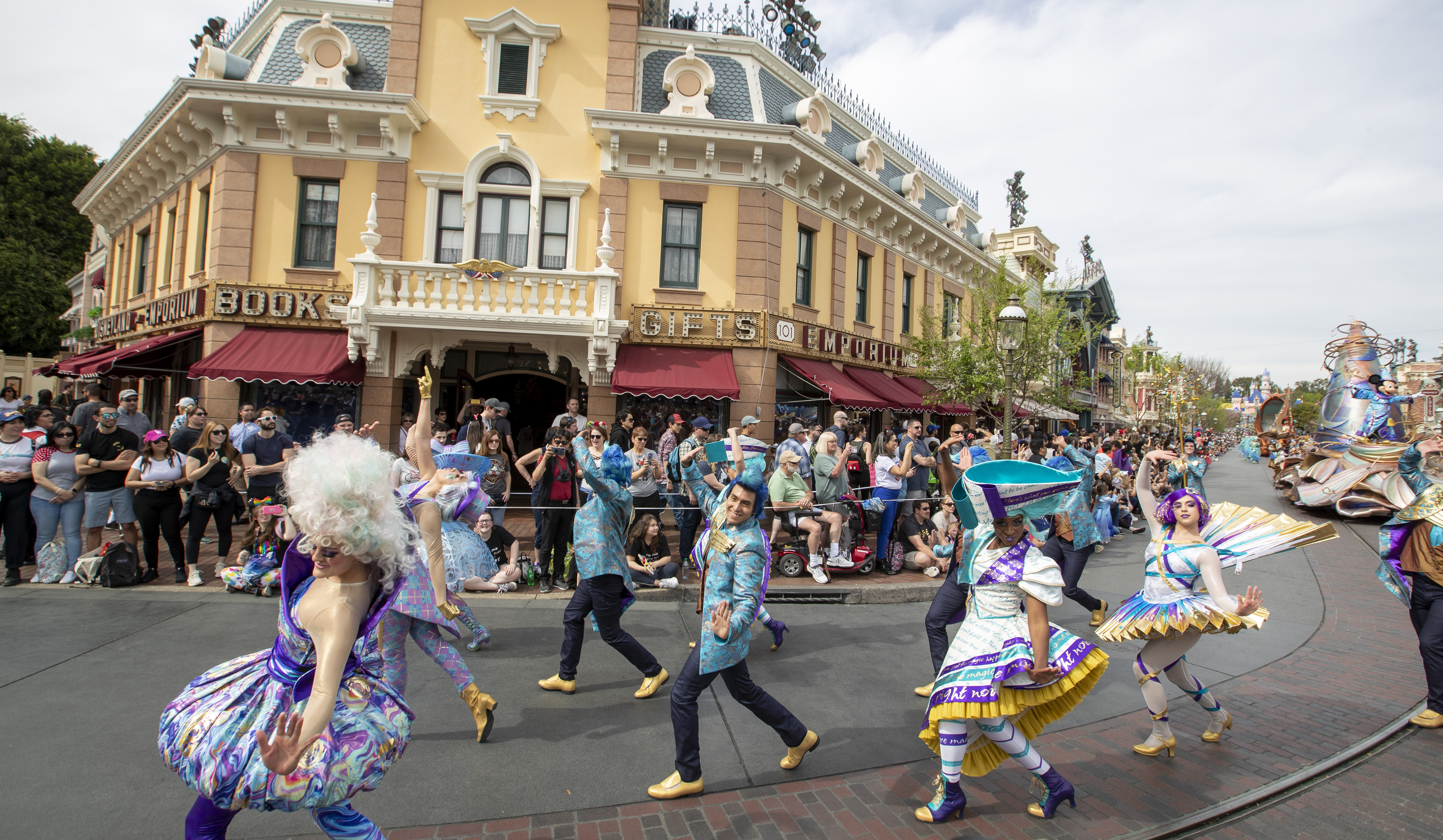 'Zip-a-Dee-Doo-Dah' from racist film pulled from Disneyland parade - Vimarsana News