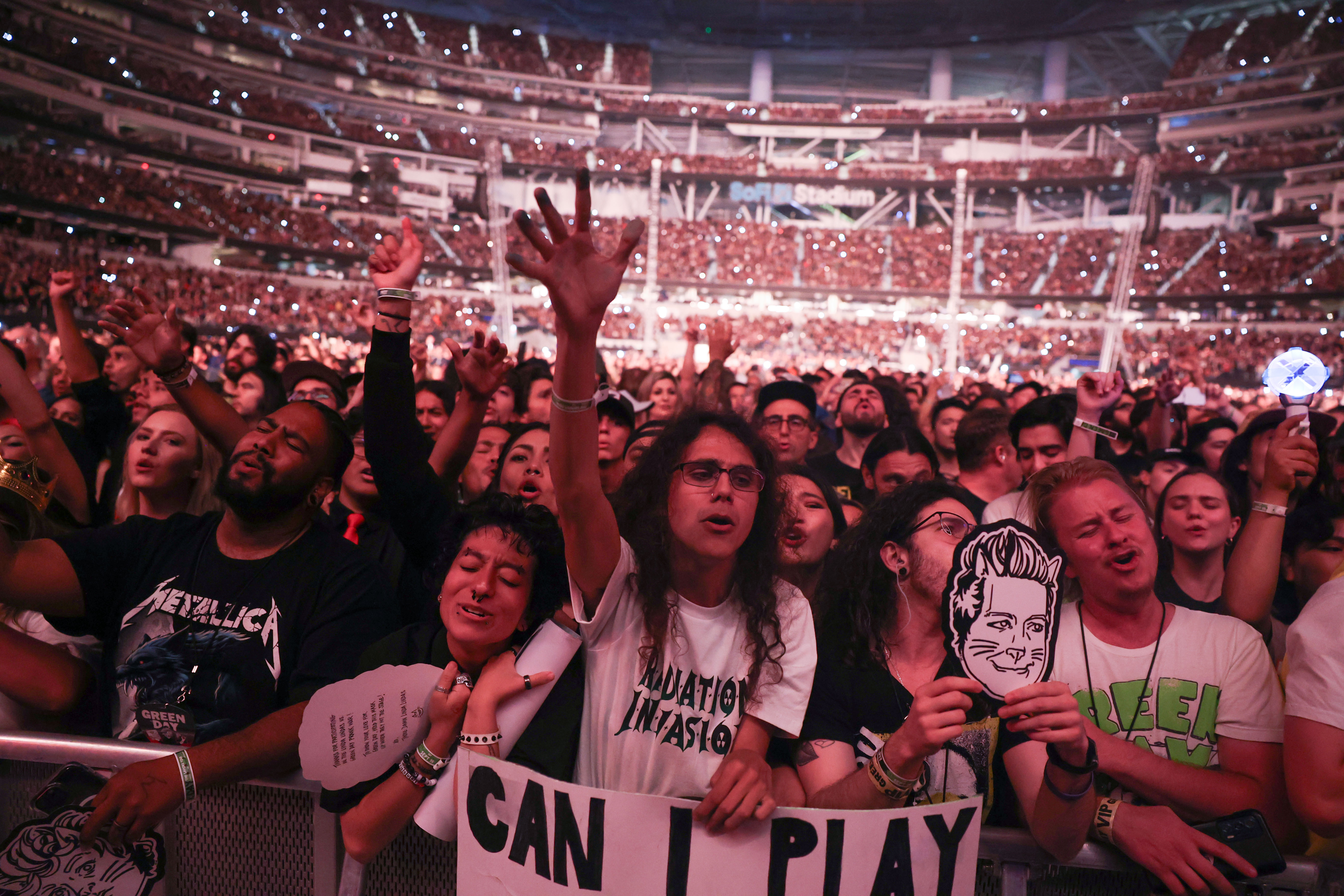 Шоу Green Day на SoFi Stadium доказывает, что теперь это официально классическая рок-группа