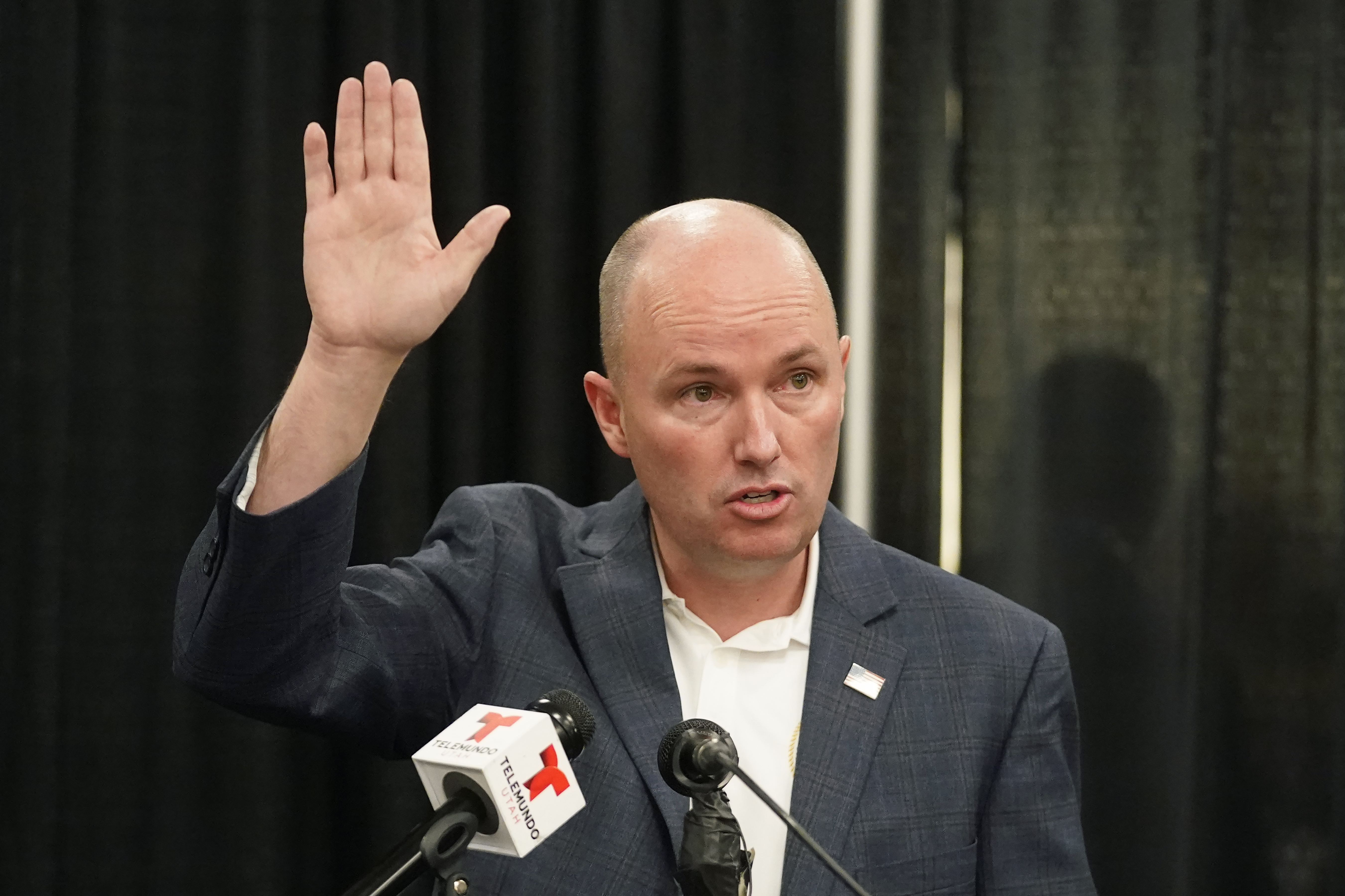 Hiltzik: The hypocrisy of Utah Gov. Spencer Cox on trans youth - Vimarsana News