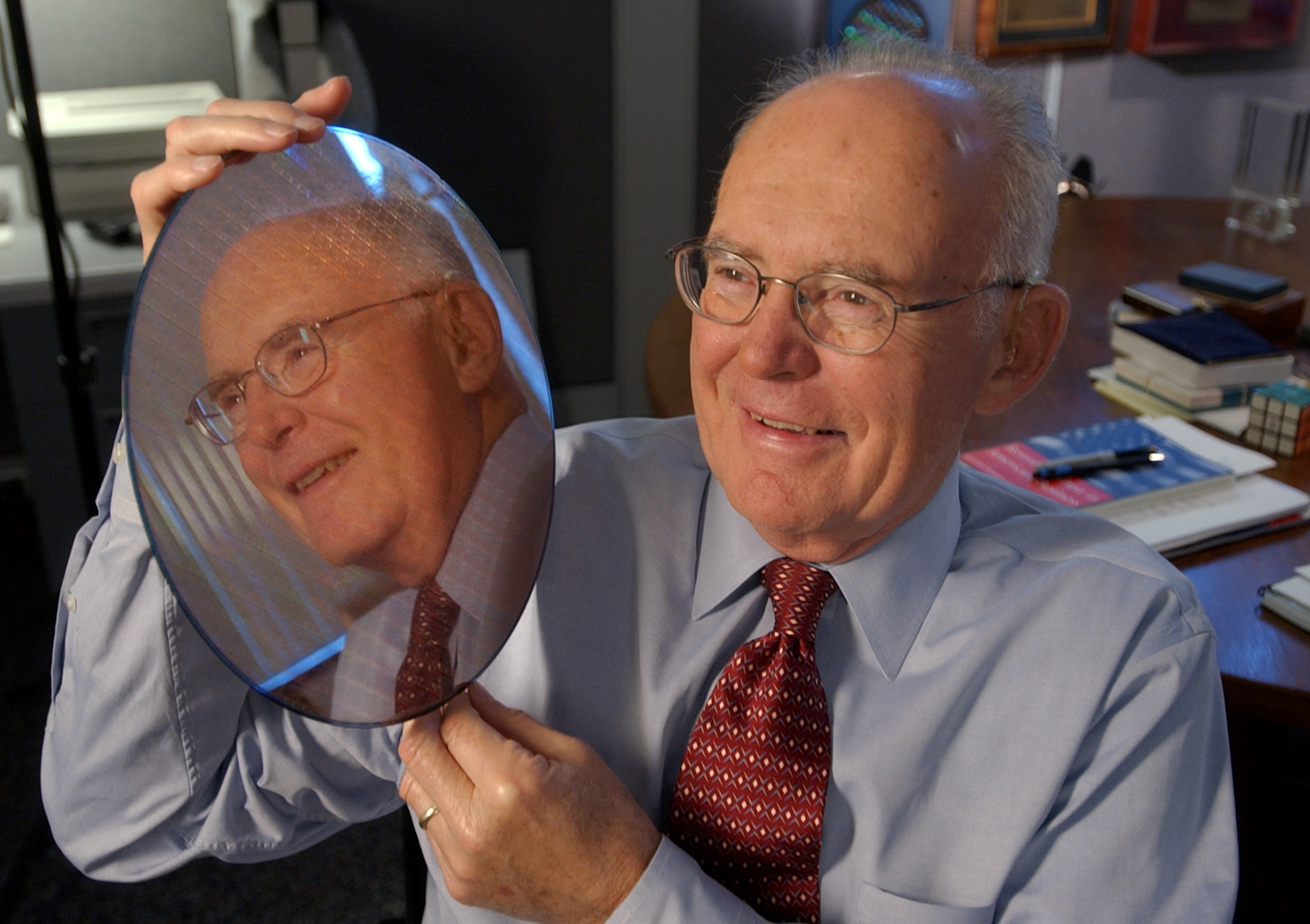 Gordon E. Moore, Intel founder and creator of Moore's Law, dies at 94 - Vimarsana News