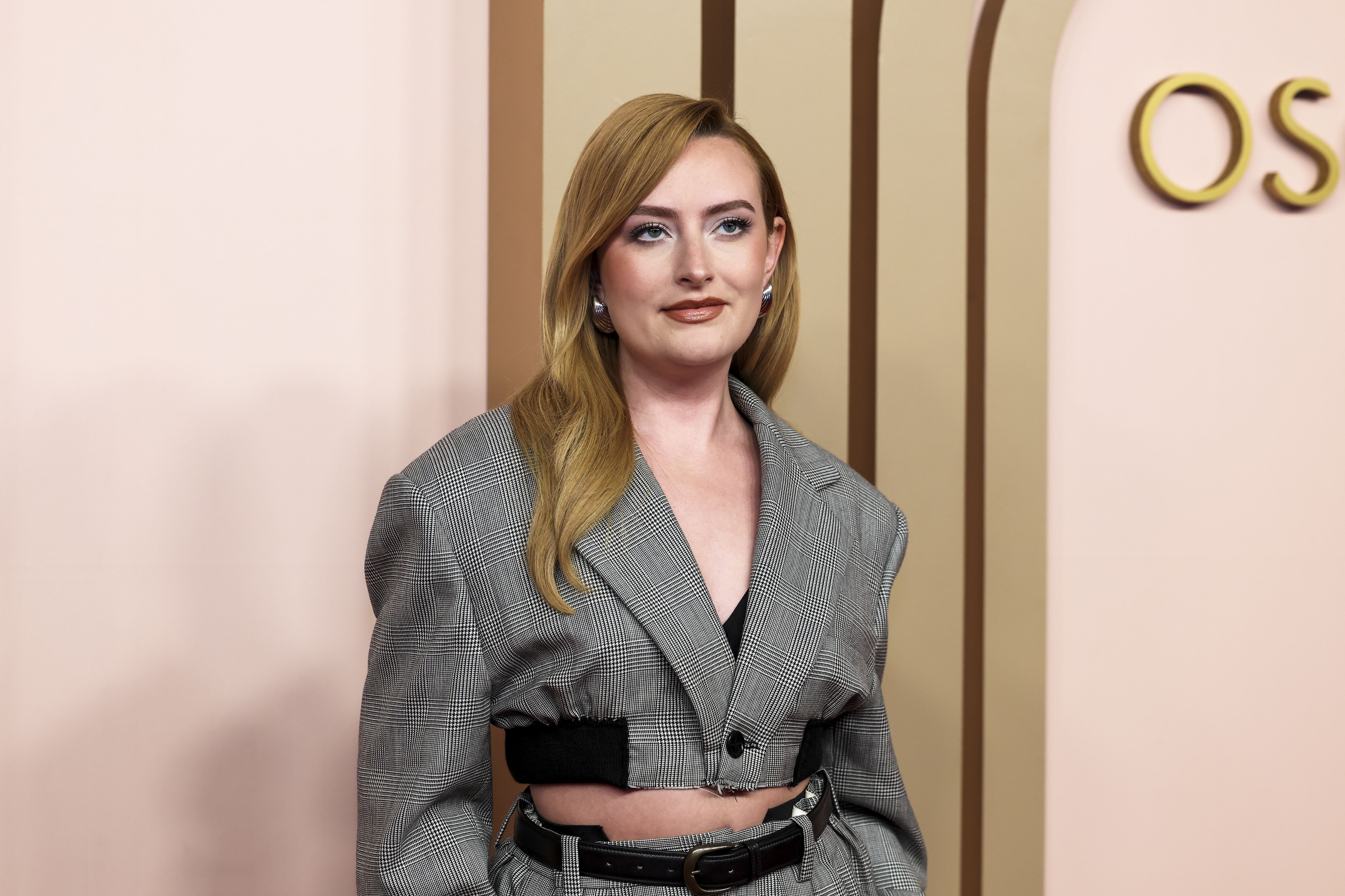 Oscars 2024 red carpet: Who is Amelia Dimoldenberg? - Vimarsana News