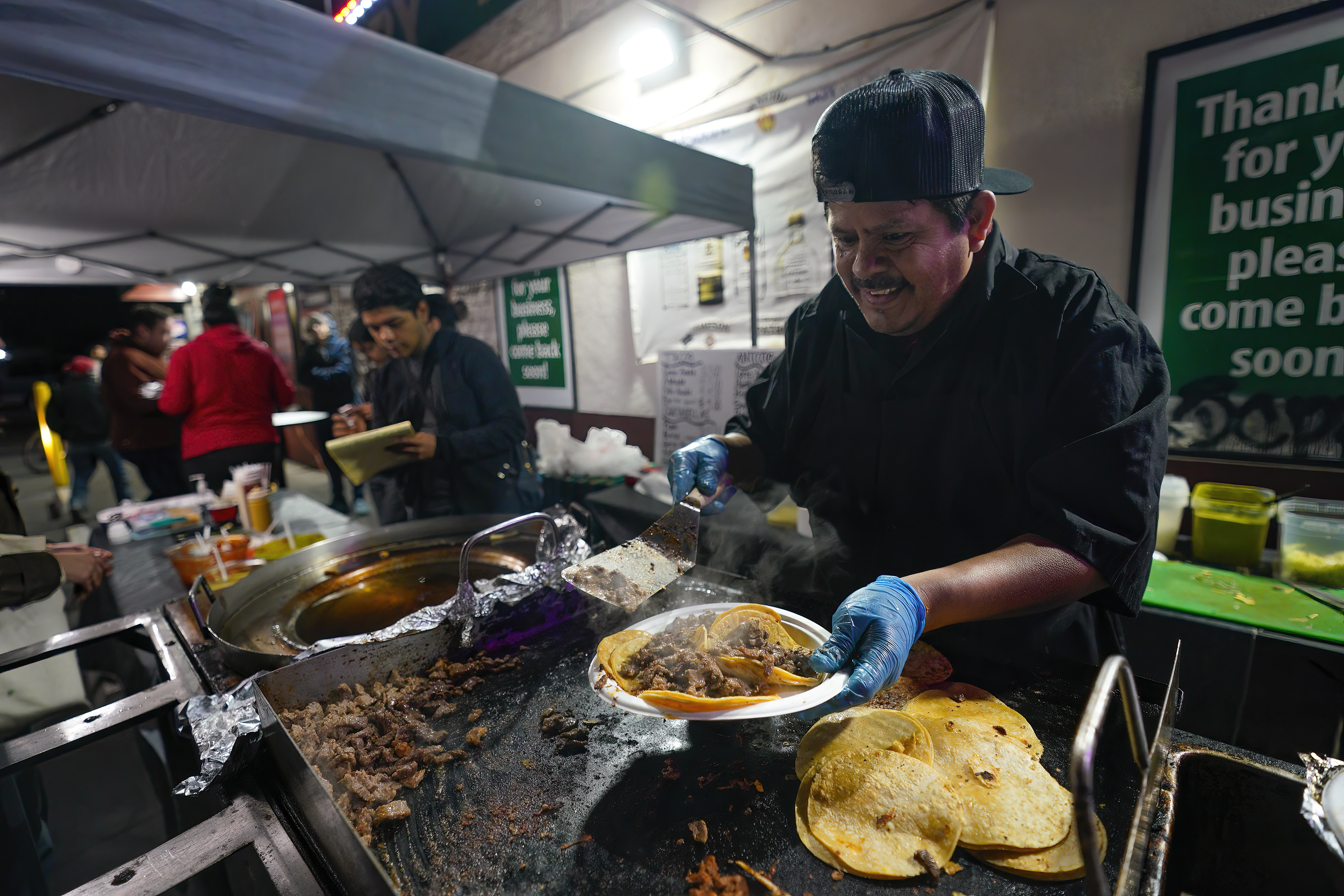A San Diego TikToker gave him a $1,000 tip. Now, this street taco vendor is busier than ever - Vimarsana News