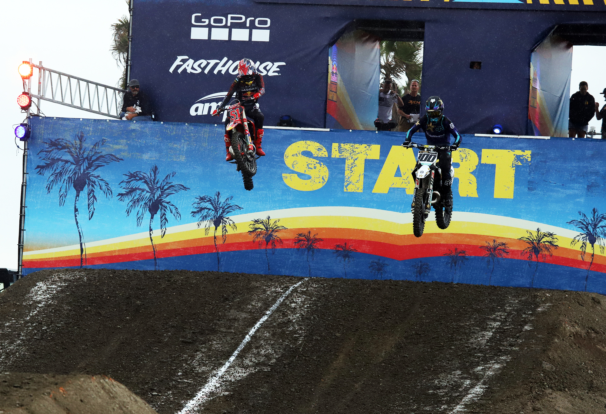 Supercross riders wow fans in Huntington Beach - Vimarsana News