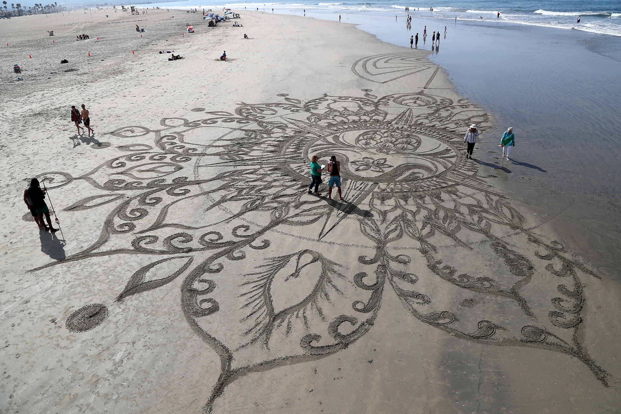 Low Tide Aliens inscribe sacred geometry into the sands of Newport Beach - Vimarsana News
