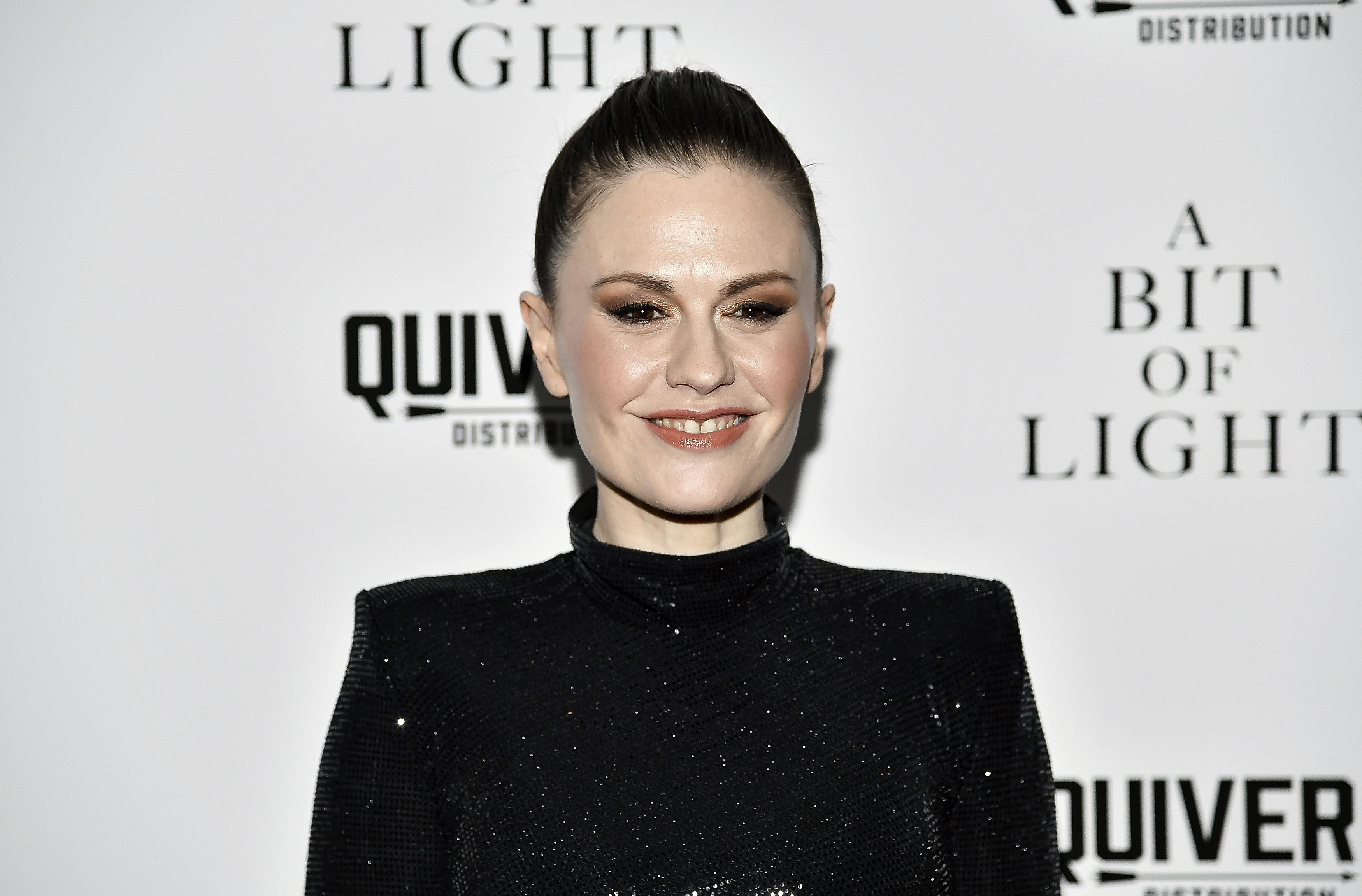 Anna Paquin uses cane at red carpet amid health issues - Vimarsana News