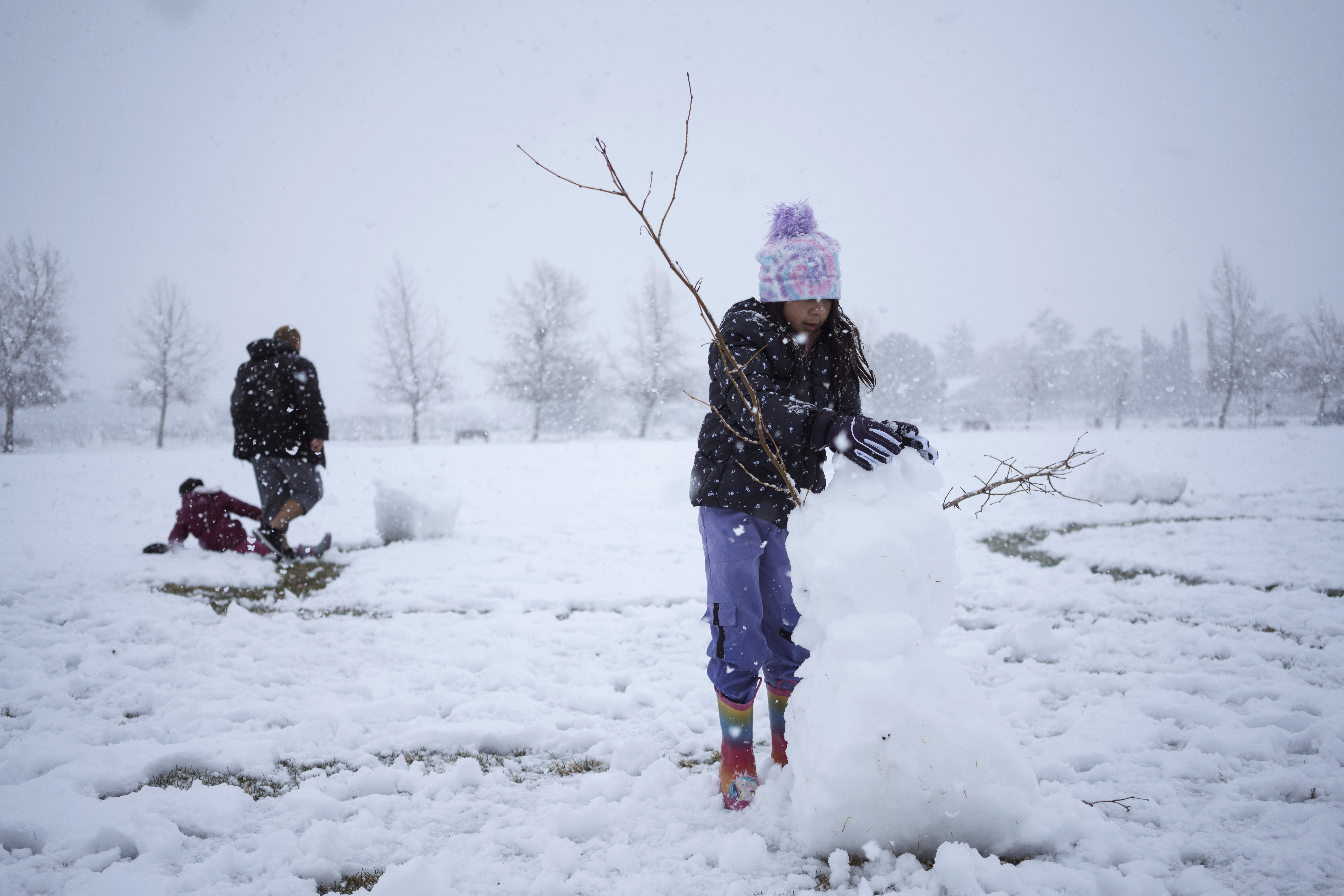 Storm turns SoCal mountains, high desert into winter playgrounds - Vimarsana News