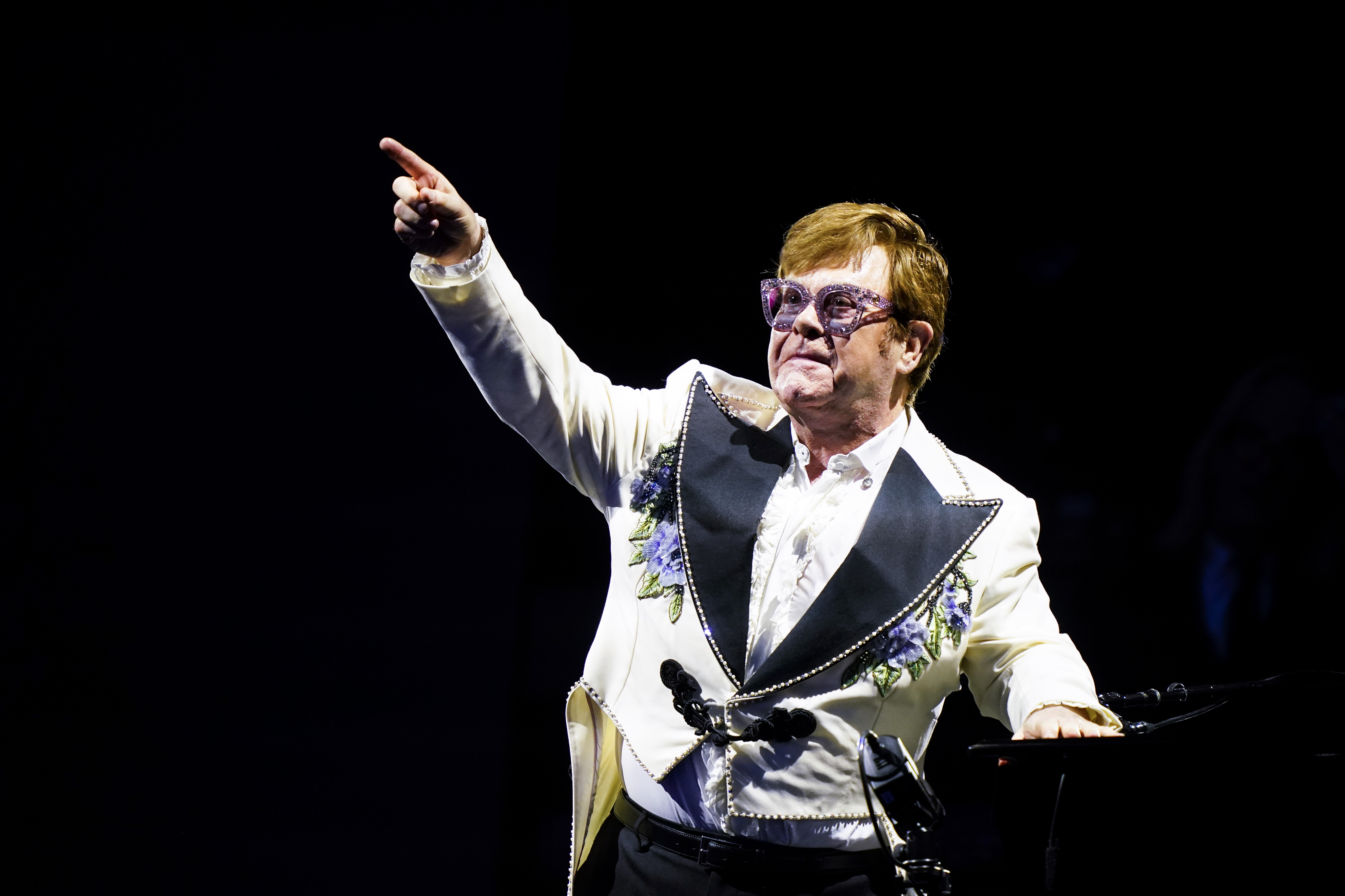 Elton John at Dodger Stadium: How to watch final U.S. show - Vimarsana News