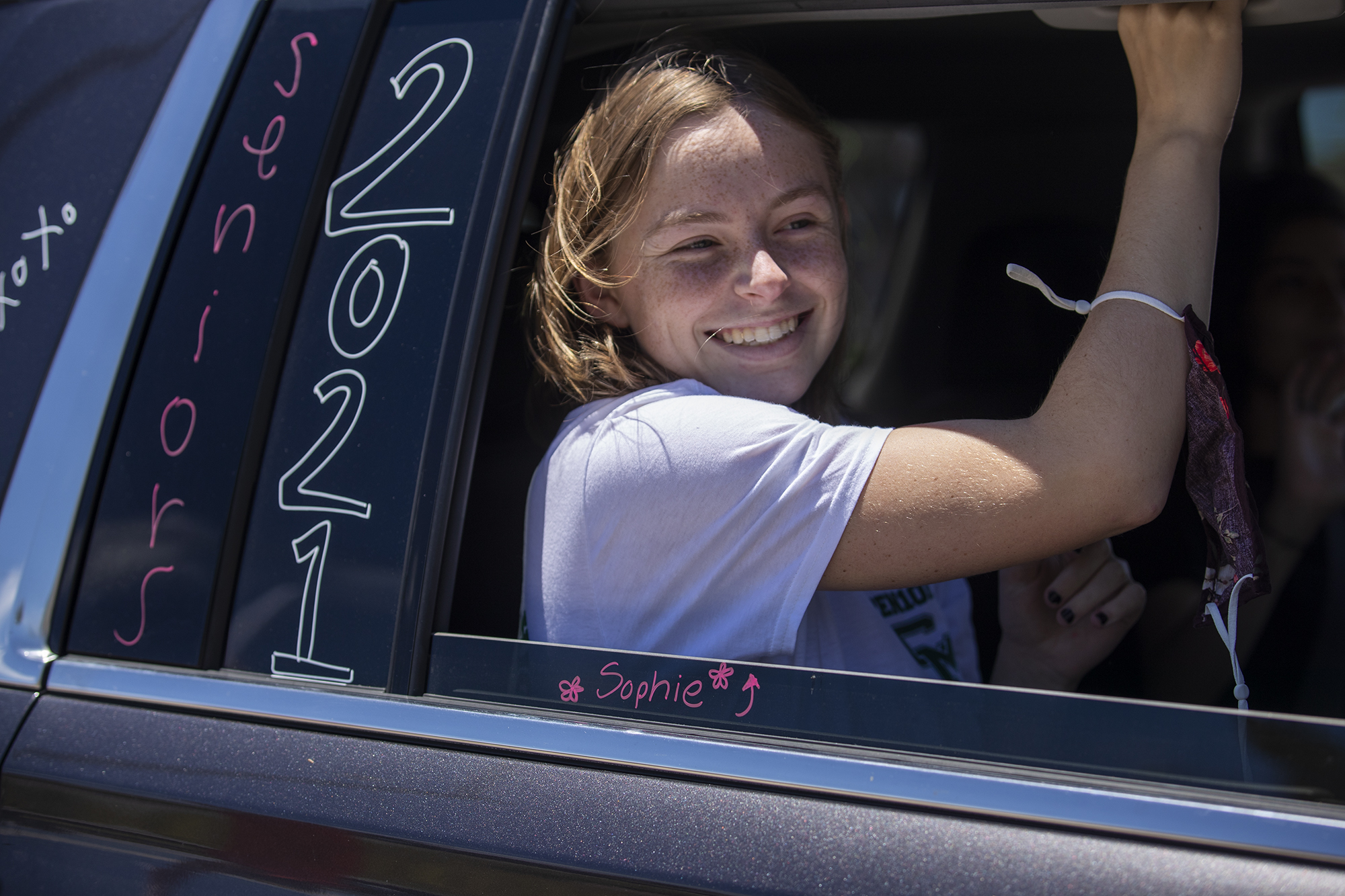 Newport-Mesa seniors ride to the future after graduation in celebratory car parade - Vimarsana News