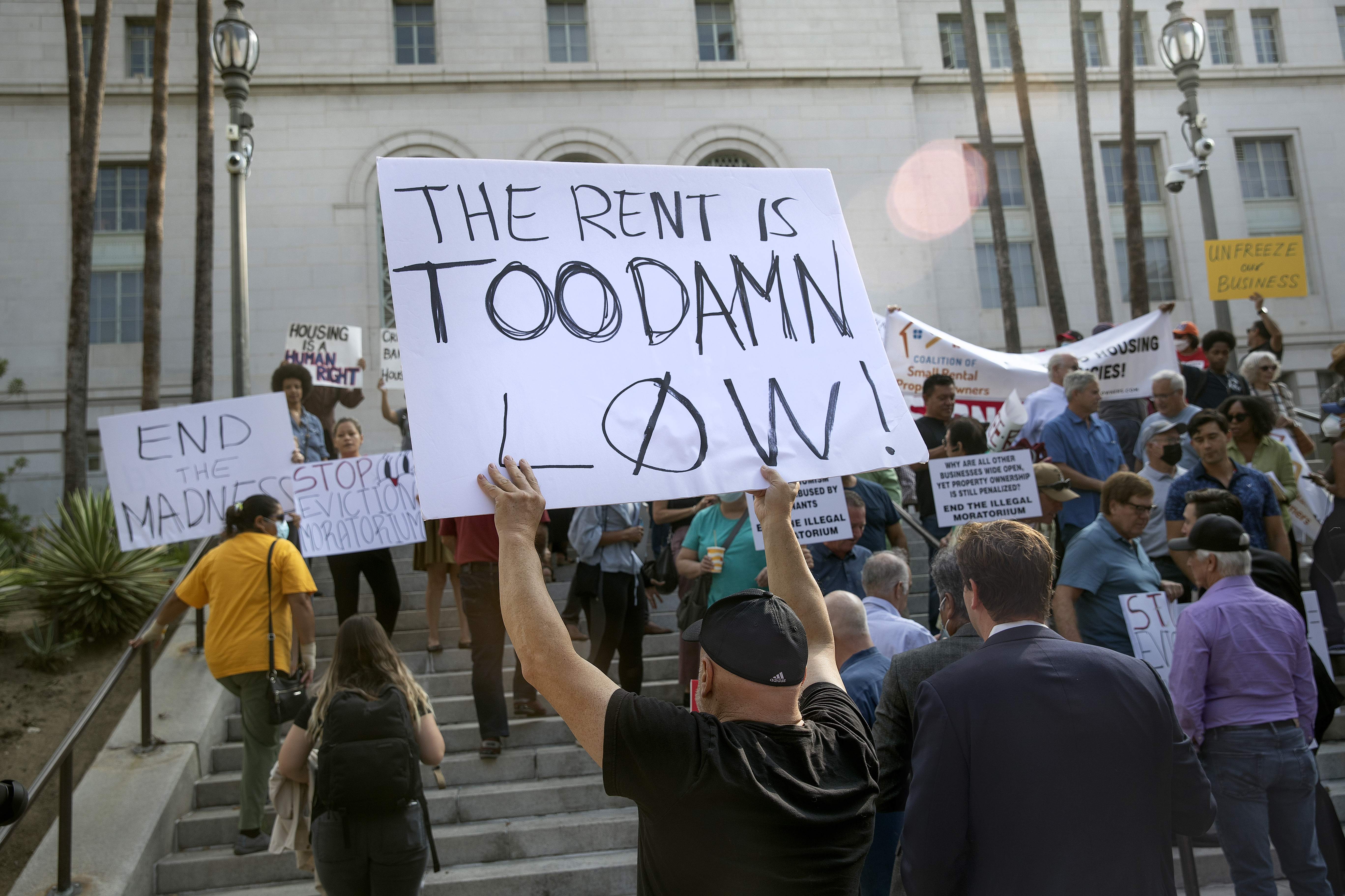 L.A. moves closer to ending COVID-19 eviction protections - Vimarsana News