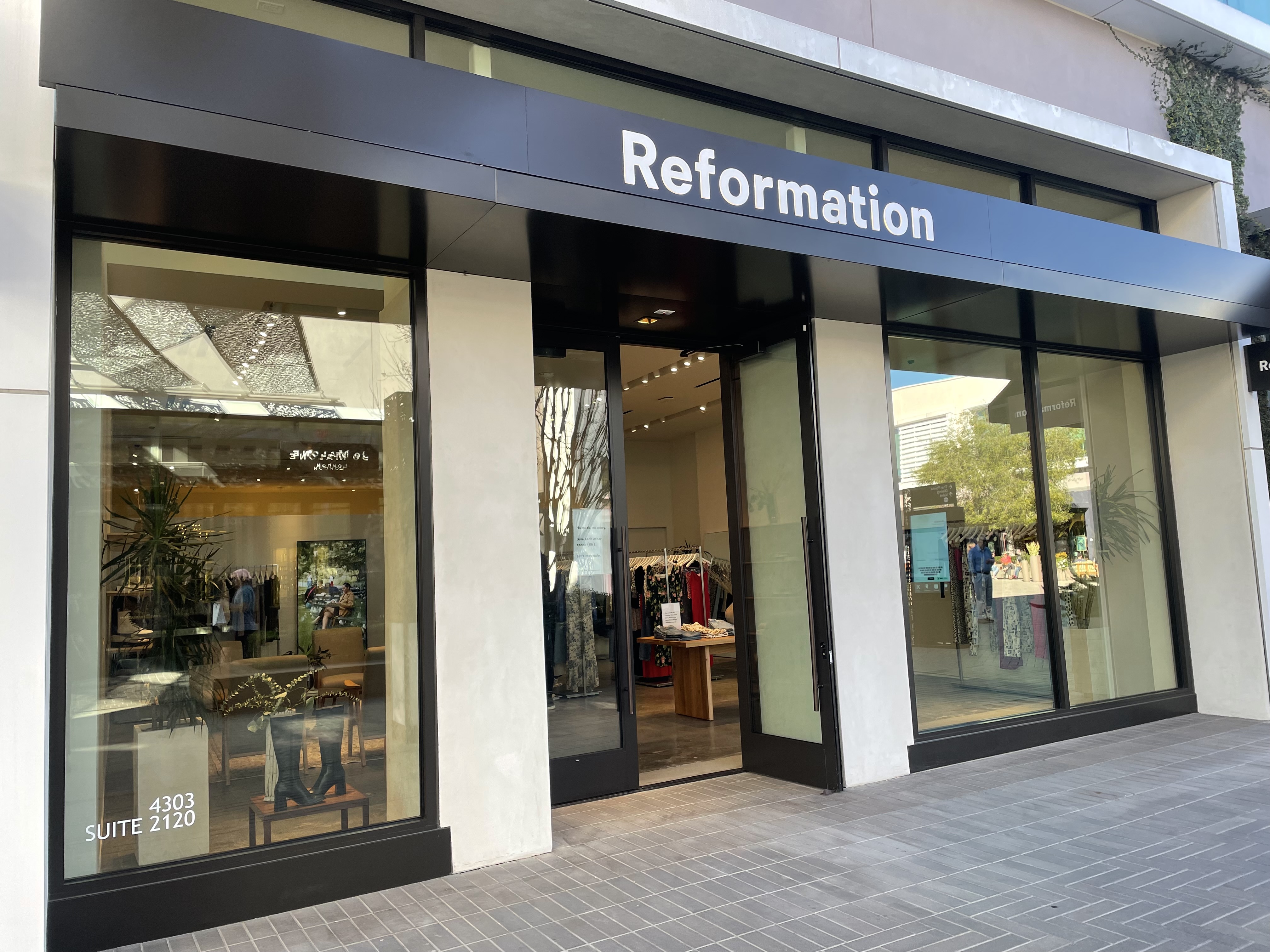 Reformation, a brand worn by sustainable shoppers and celebrities, opens its first San Diego store - Vimarsana News