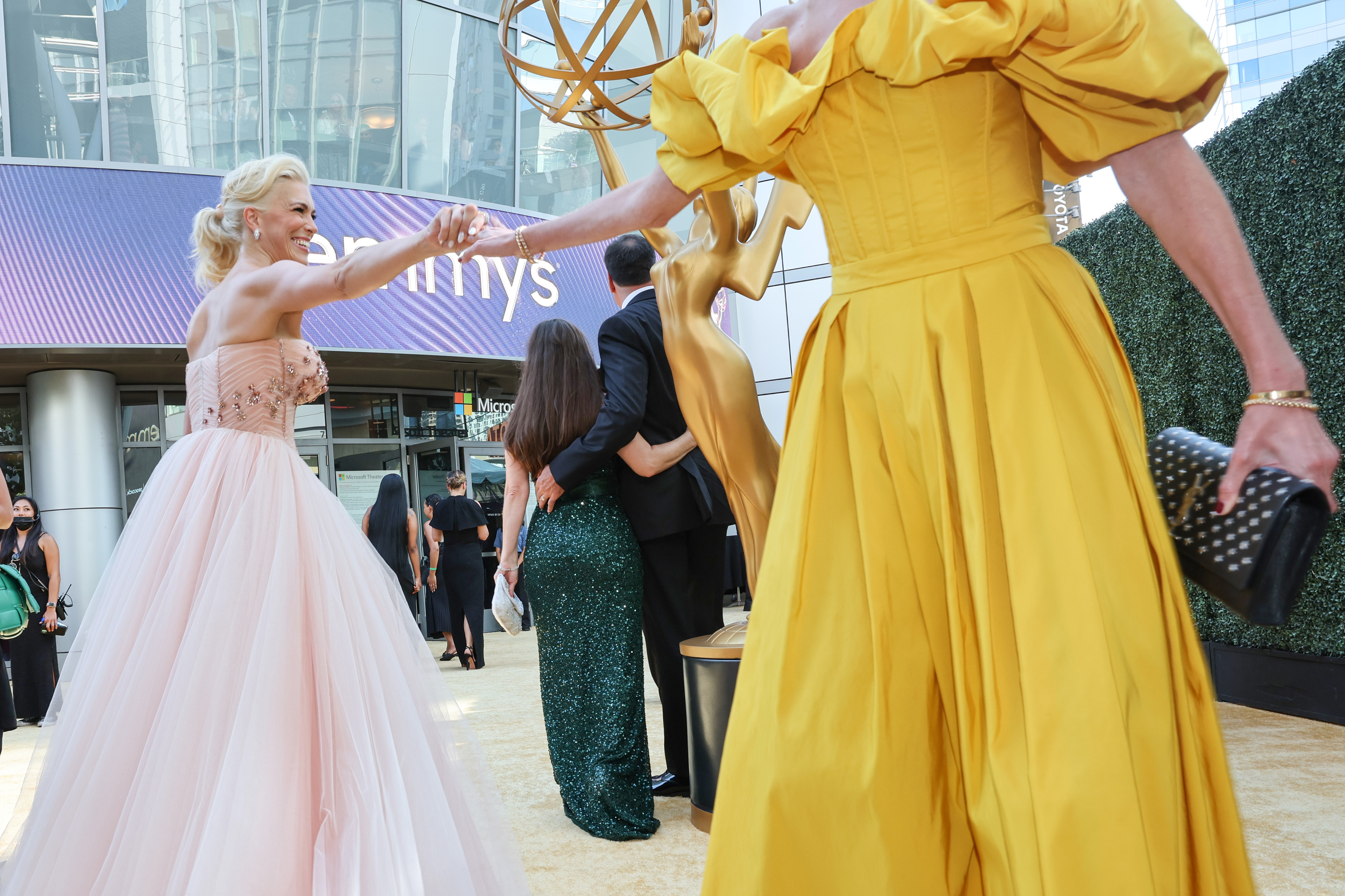 Best looks from 2022 Emmys red carpet - The San Diego Union-Tribune - Vimarsana News