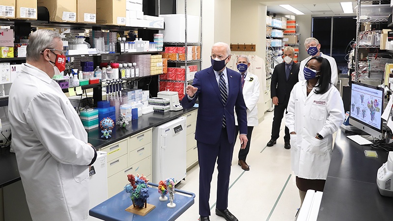 Moderna denies government scientists credit for COVID vaccine - Vimarsana News