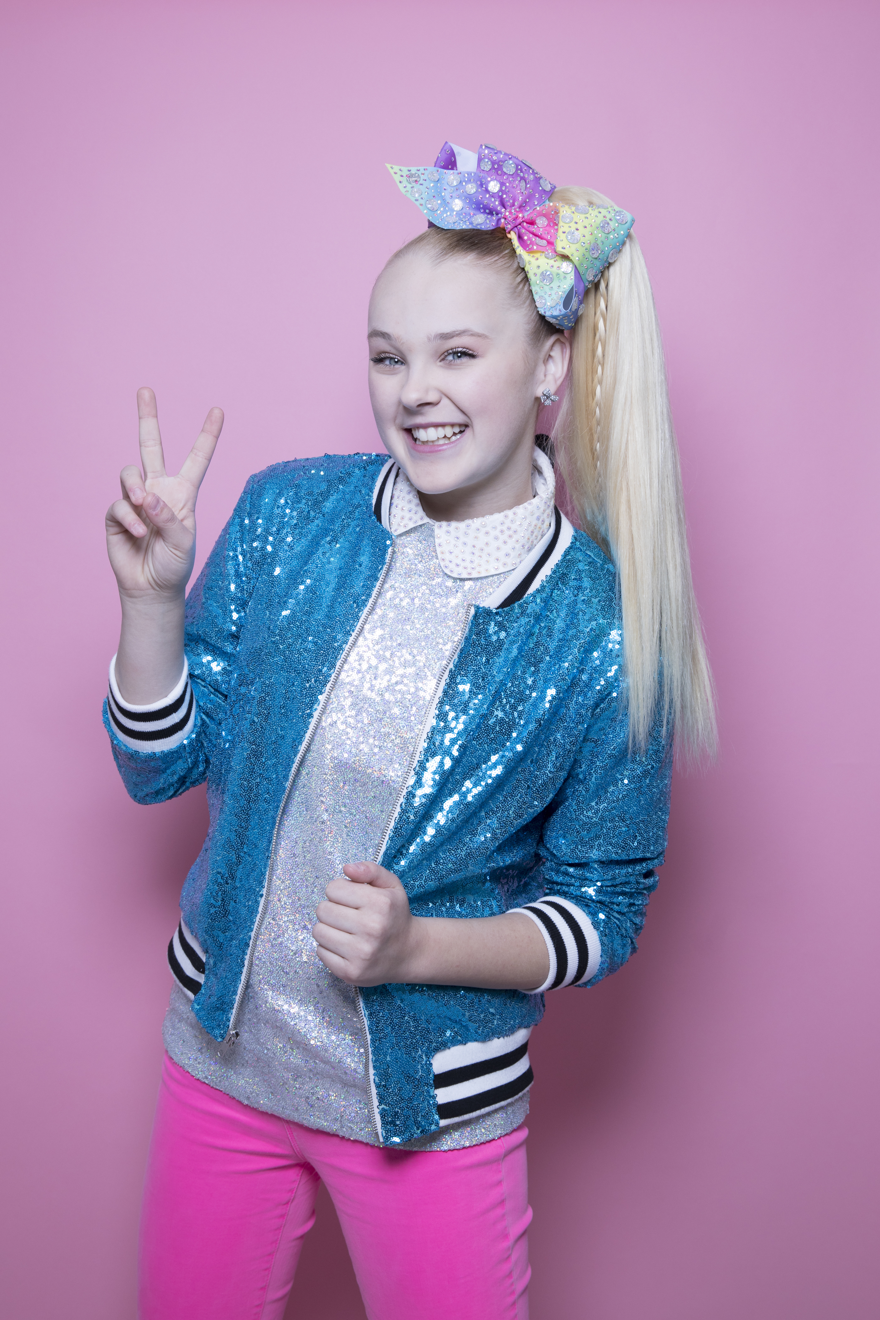 JoJo Siwa comes out as gay? Her T-shirt suggests she did - Vimarsana News