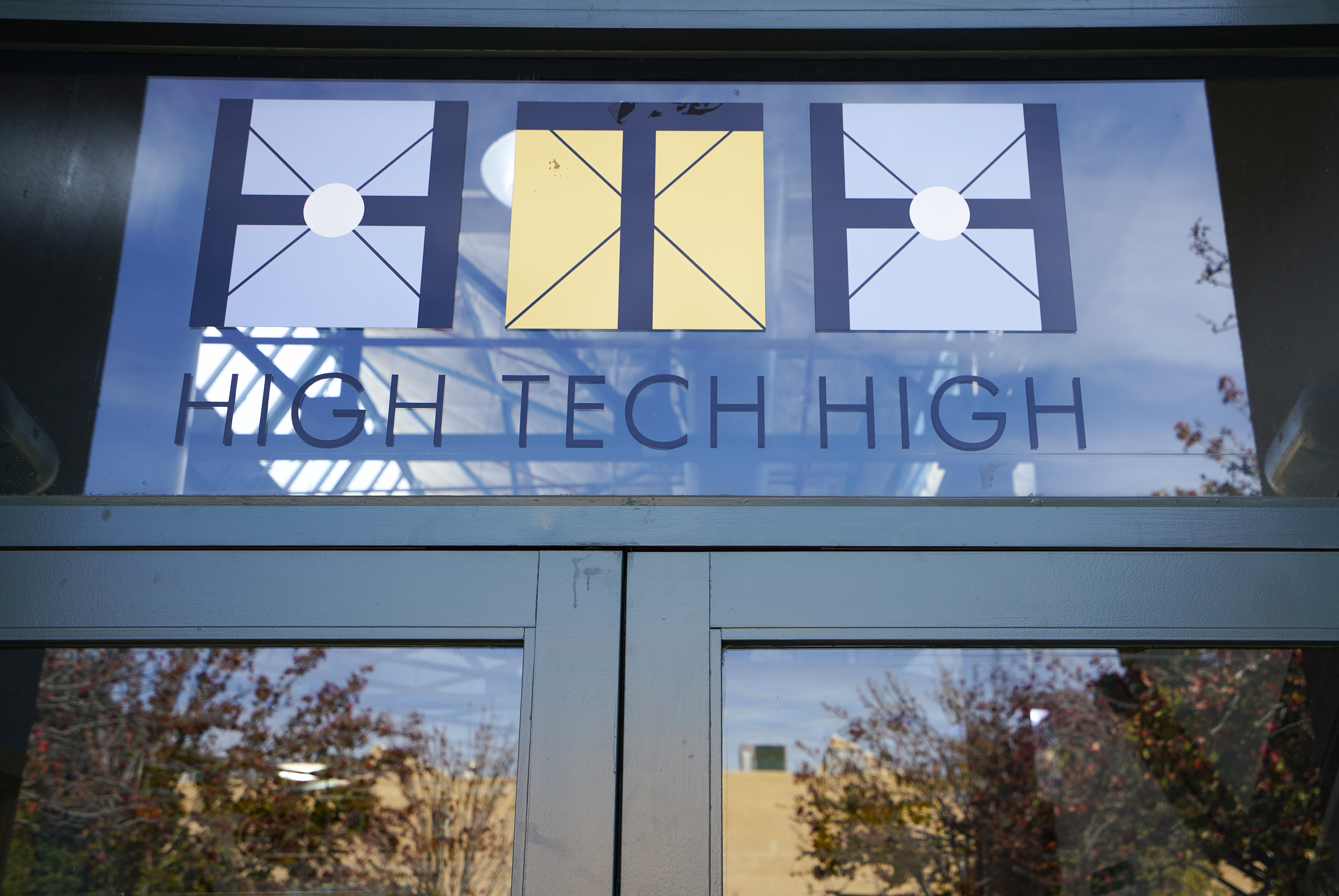 'Our schools are crumbling': How COVID, staffing problems are driving teachers away from a San Diego charter - Vimarsana News
