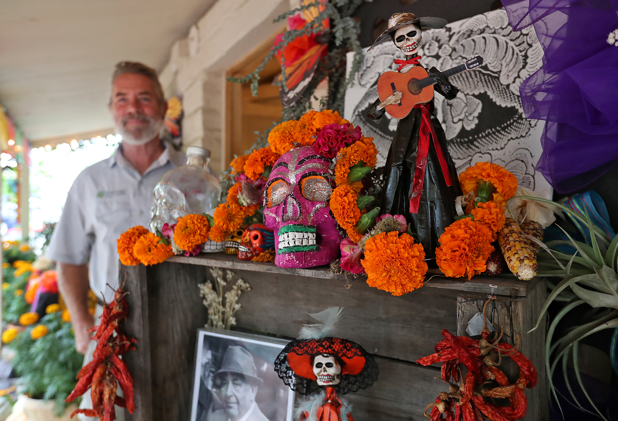 Sherman Library & Gardens invites visitors to add to flora-focused Día de los Muertos altar - Vimarsana News