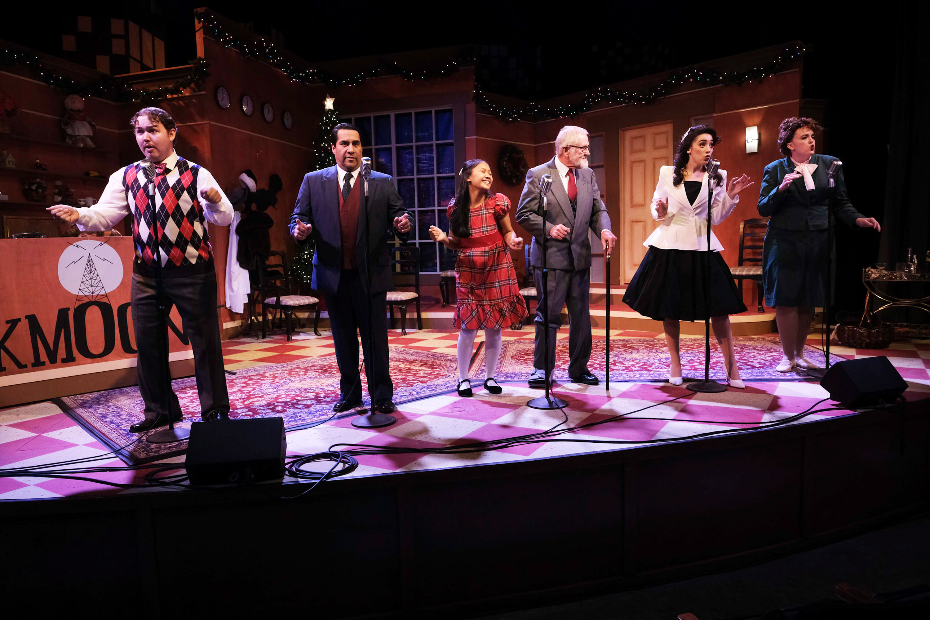 Moonlight's 'Miracle on 34th Street' is a heartwarming holiday production - Vimarsana News