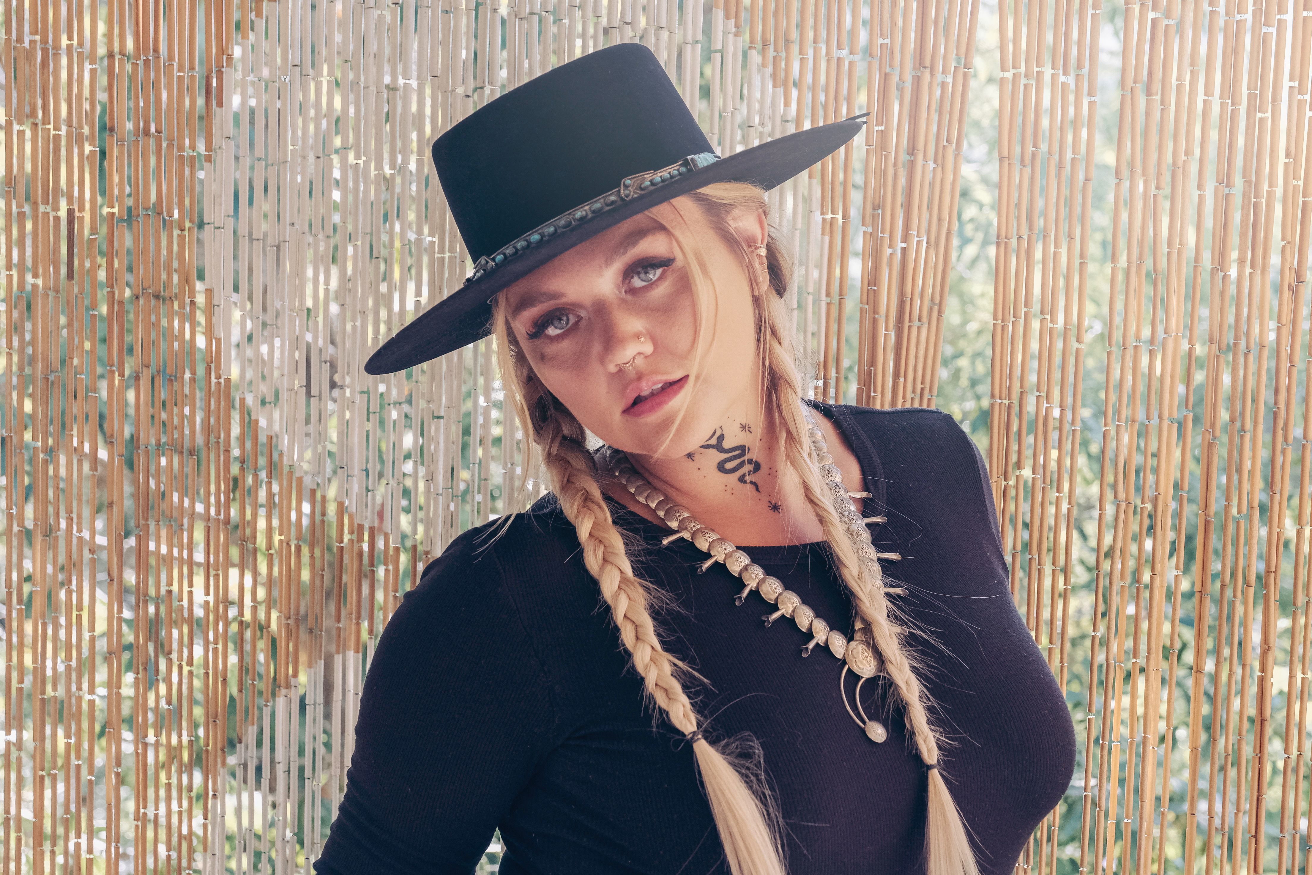 Elle King, a multi-Grammy nominee and first-time mom, talks music, sobriety and confronting COVID-19 - Vimarsana News