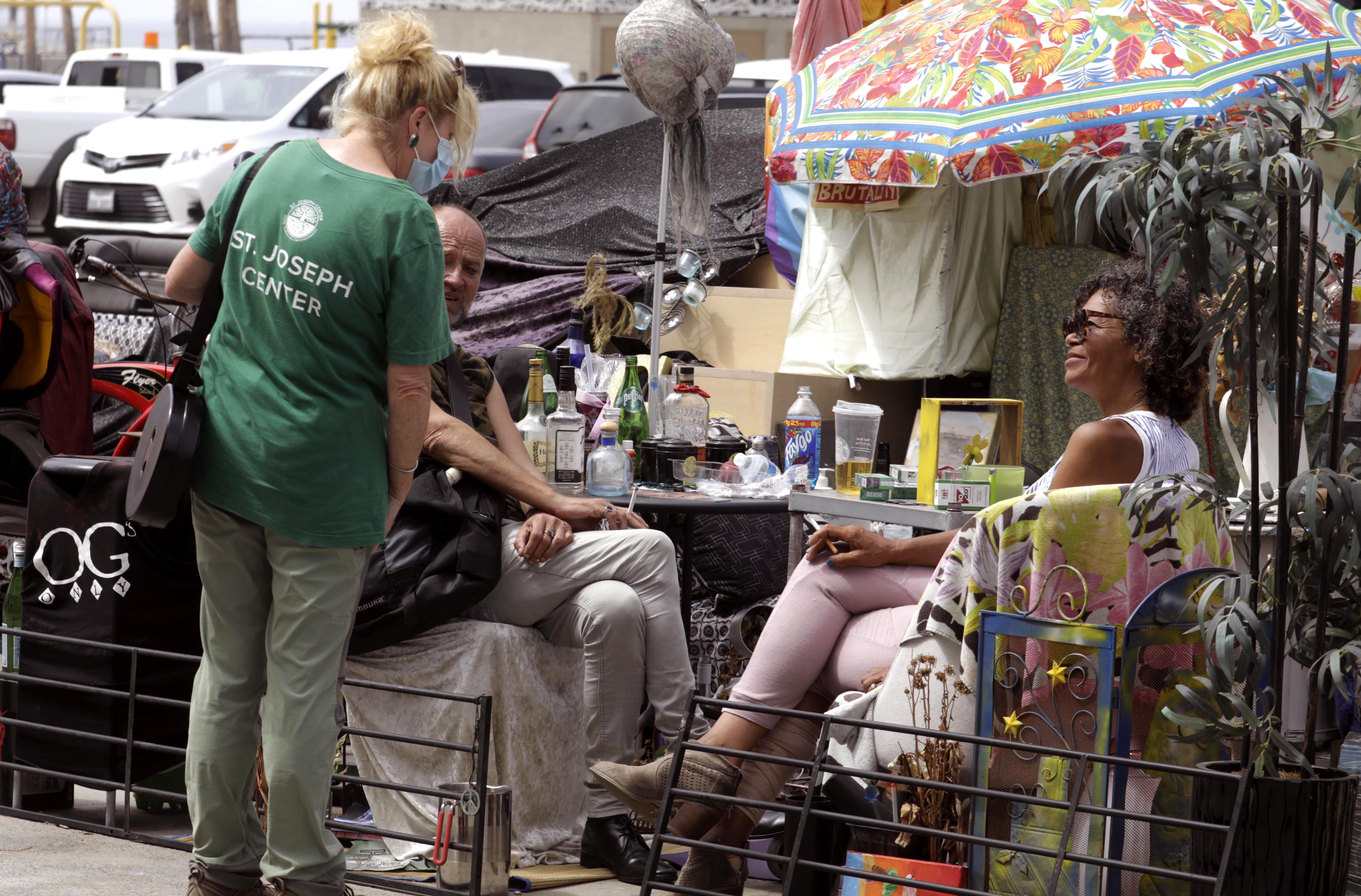 Editorial: Los Angeles housed hundreds of homeless people. Now we need to keep them there - Vimarsana News