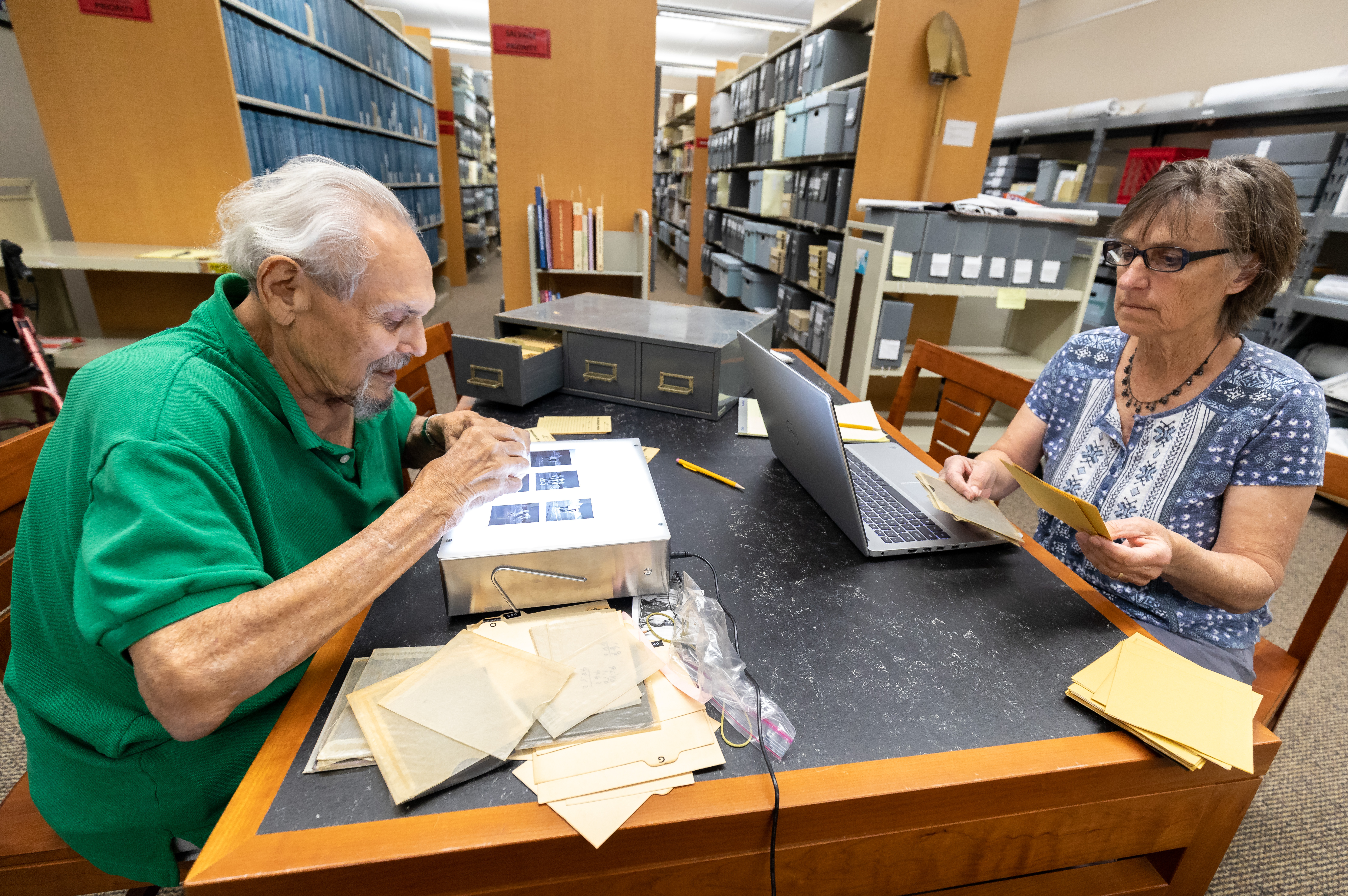 Newspaper photographer donates 1 million photographic images - Vimarsana News