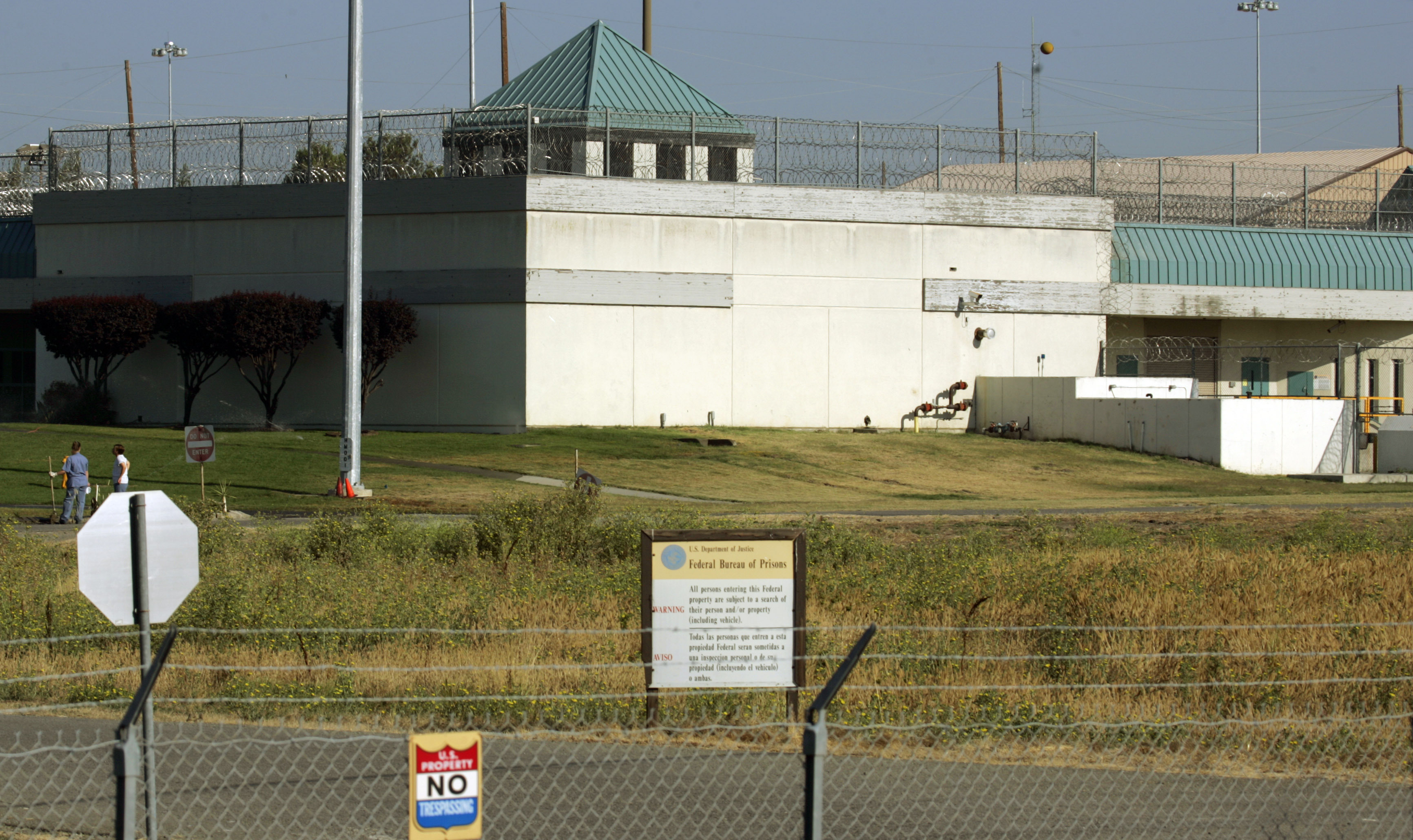 Corrections officer is 5th person charged in growing sex abuse scandal at federal female prison - Vimarsana News