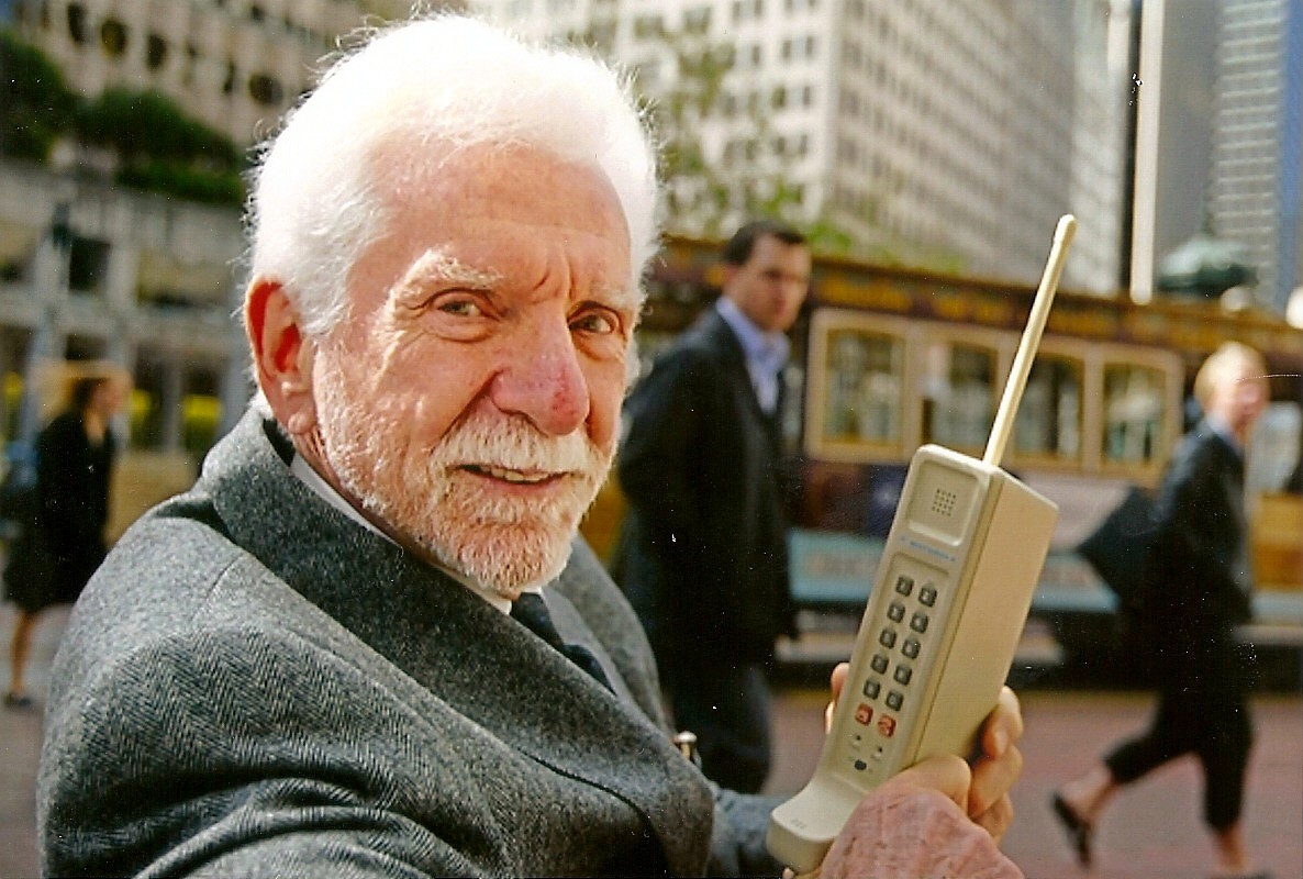 Column: Del Mar man made a world-changing phone call 50 years ago - Vimarsana News