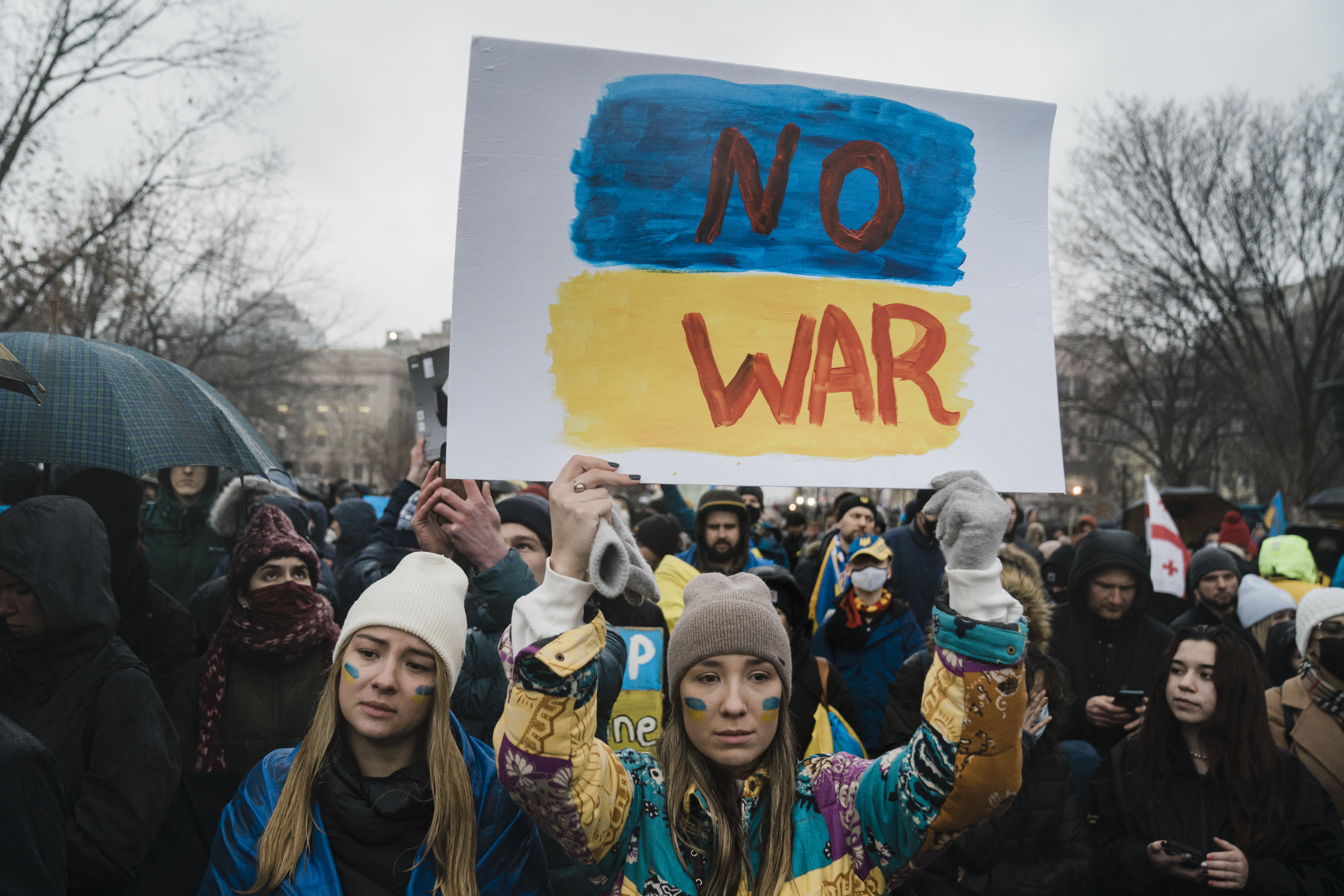 Op-Ed: Speaking Russian doesn't make me a supporter of Putin's war - Vimarsana News