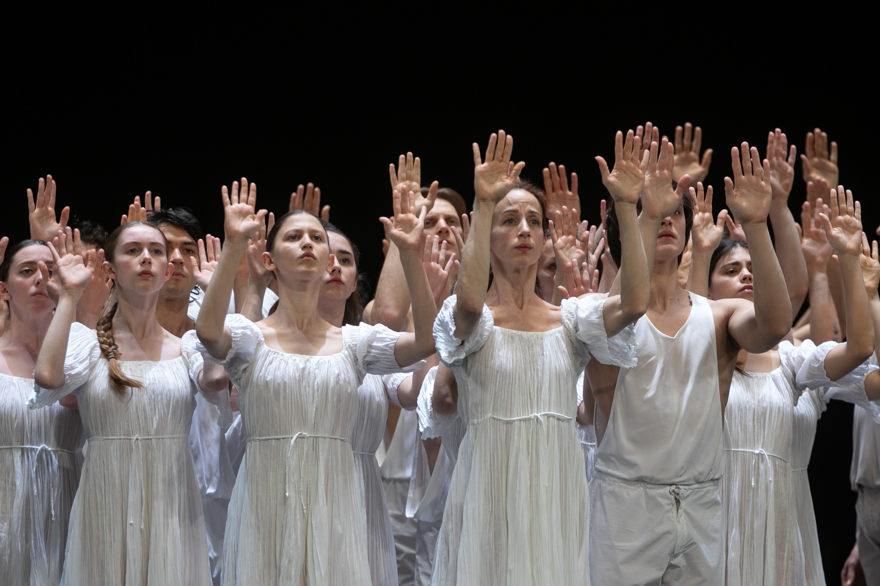 Hamburg Ballet tackles Bach and Bernstein with rich imagery and movement - Vimarsana News