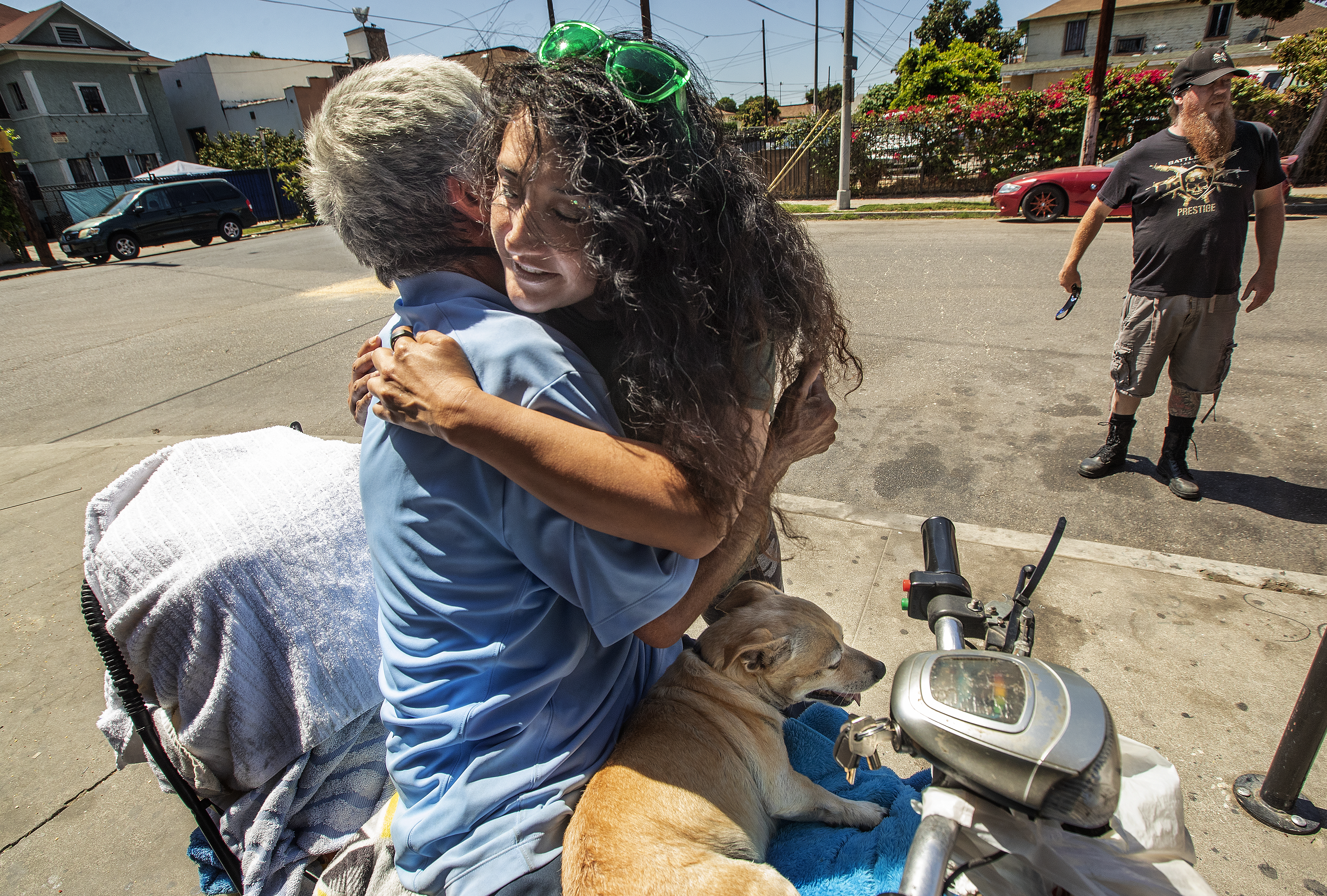 Column: ‘We are in the presence of a saint’: A homeless man’s mission to feed L.A.'s cats and birds