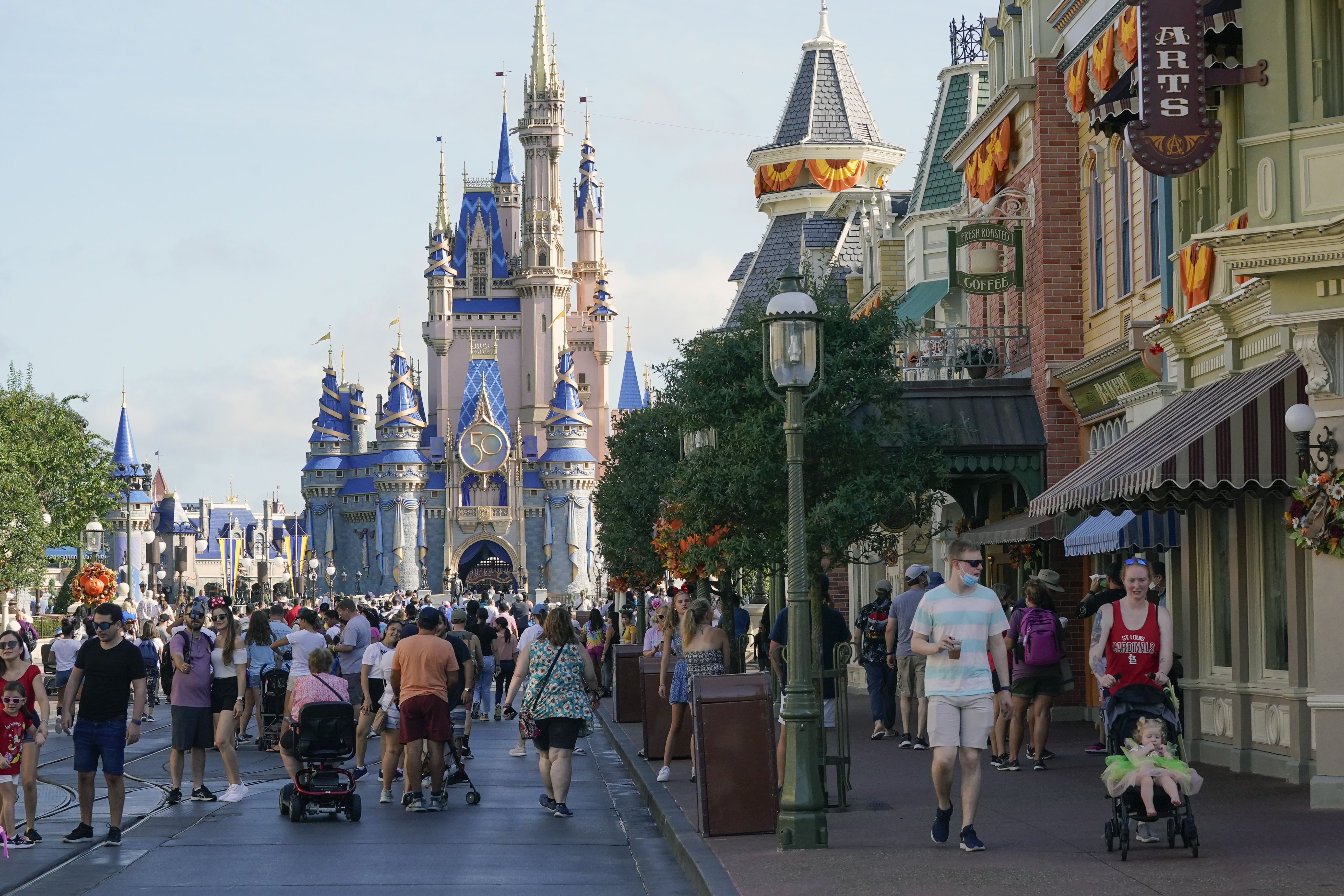 Совет по туризму Флориды одобрил планы расширения Walt Disney World, положив конец вражде между Диснеем и ДеСантисом