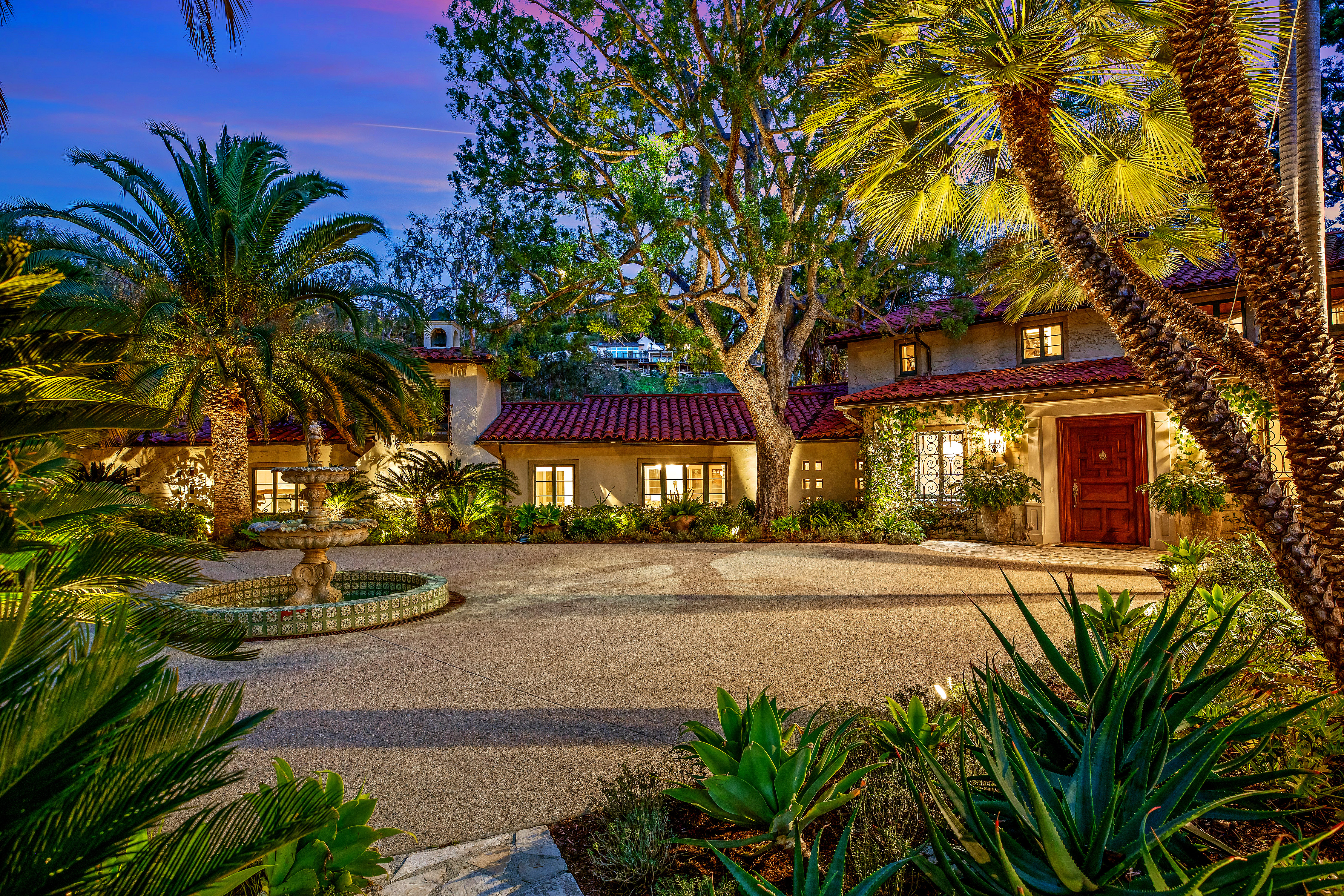 Top Sales: Spec homes and celebs fuel a hot November market - Vimarsana News