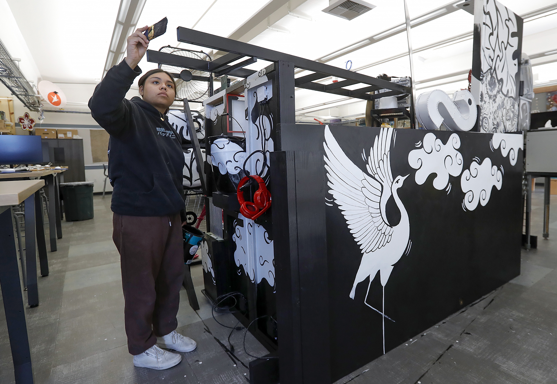 Laguna Beach High students to install pop-up floral art mural at Promenade on Forest - Vimarsana News