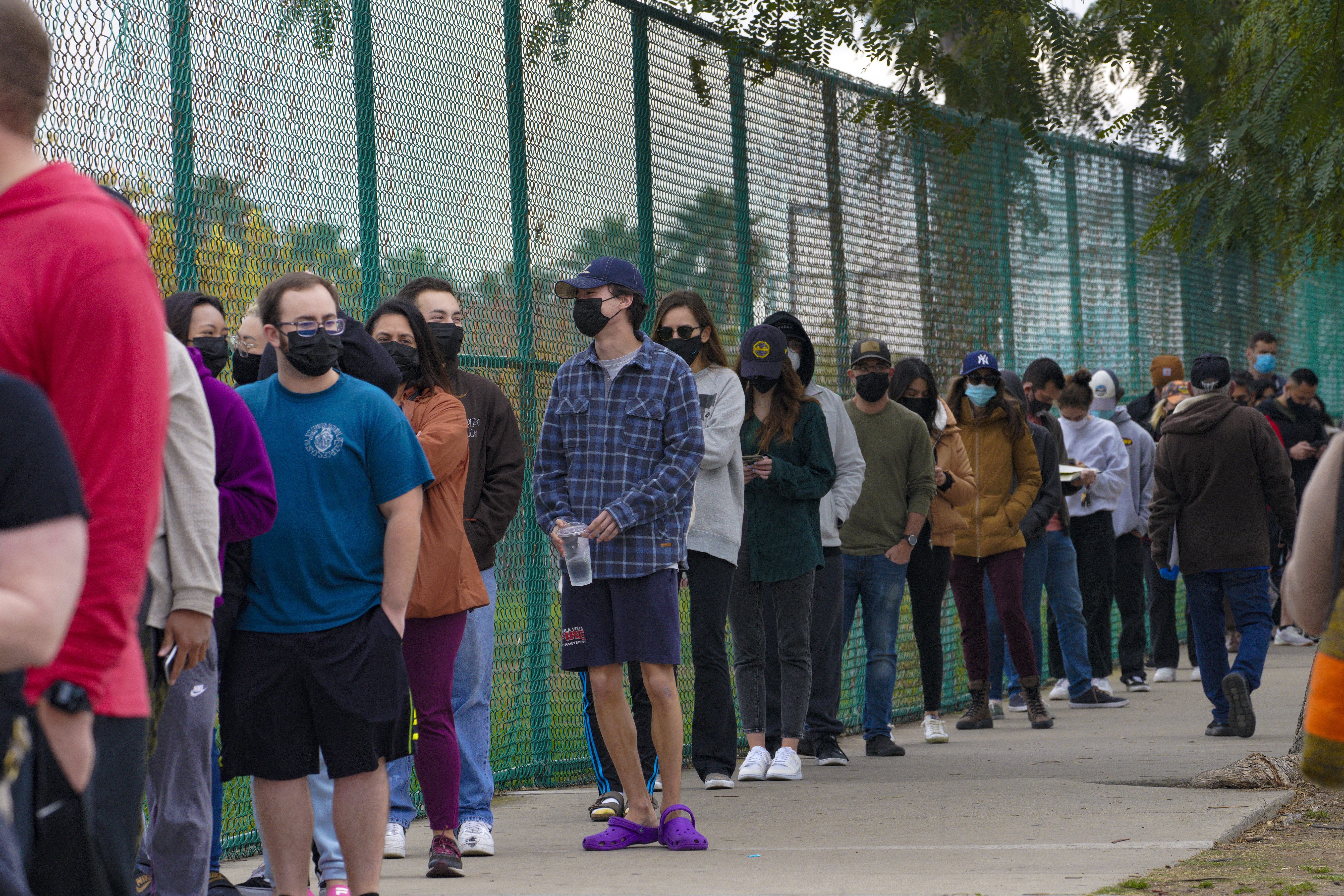Thousands line up around San Diego County to test for COVID-19 ahead of Christmas holiday - Vimarsana News