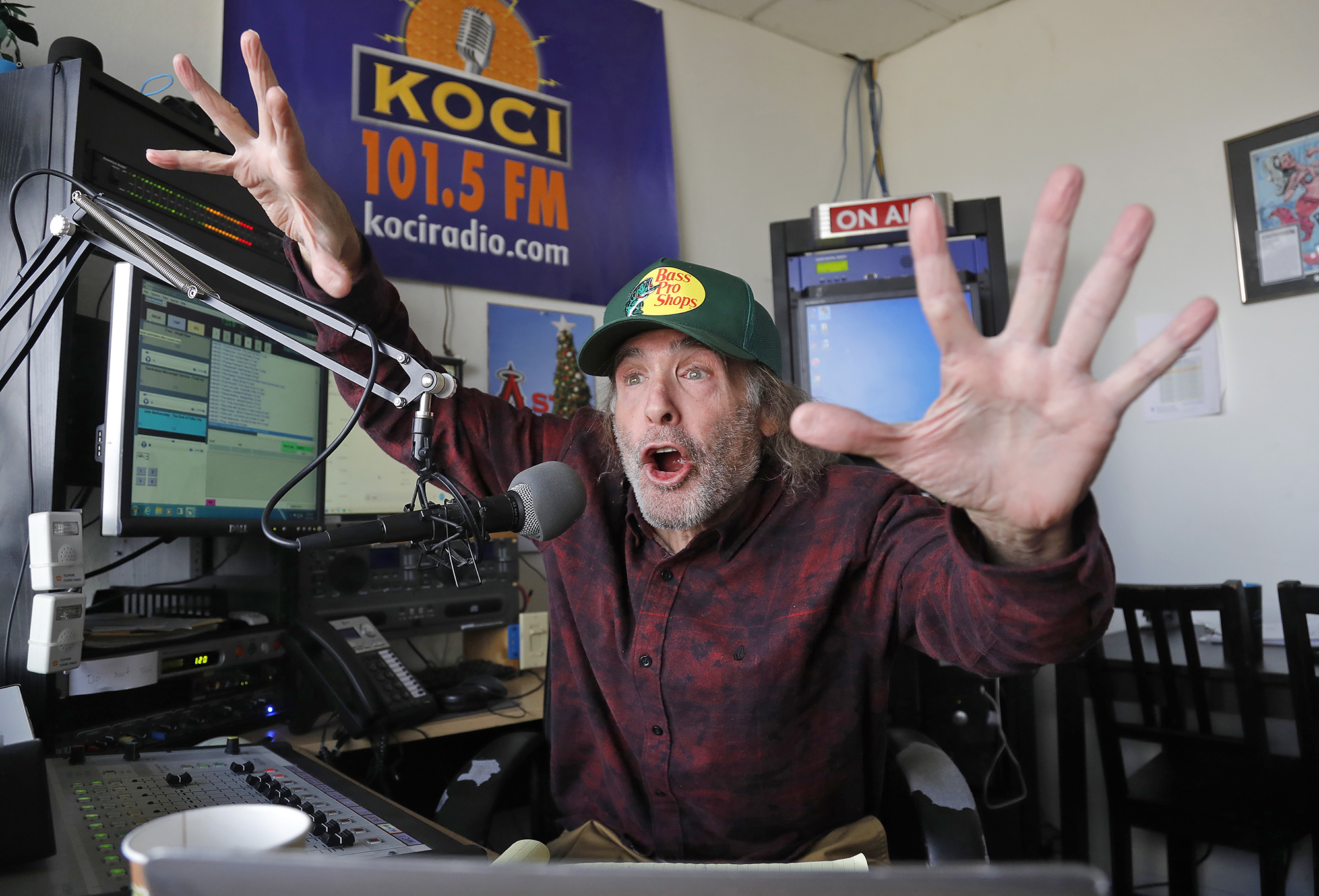 Back for more: Jim 'Poorman' Trenton set for 29-hour New Year's broadcast - Vimarsana News