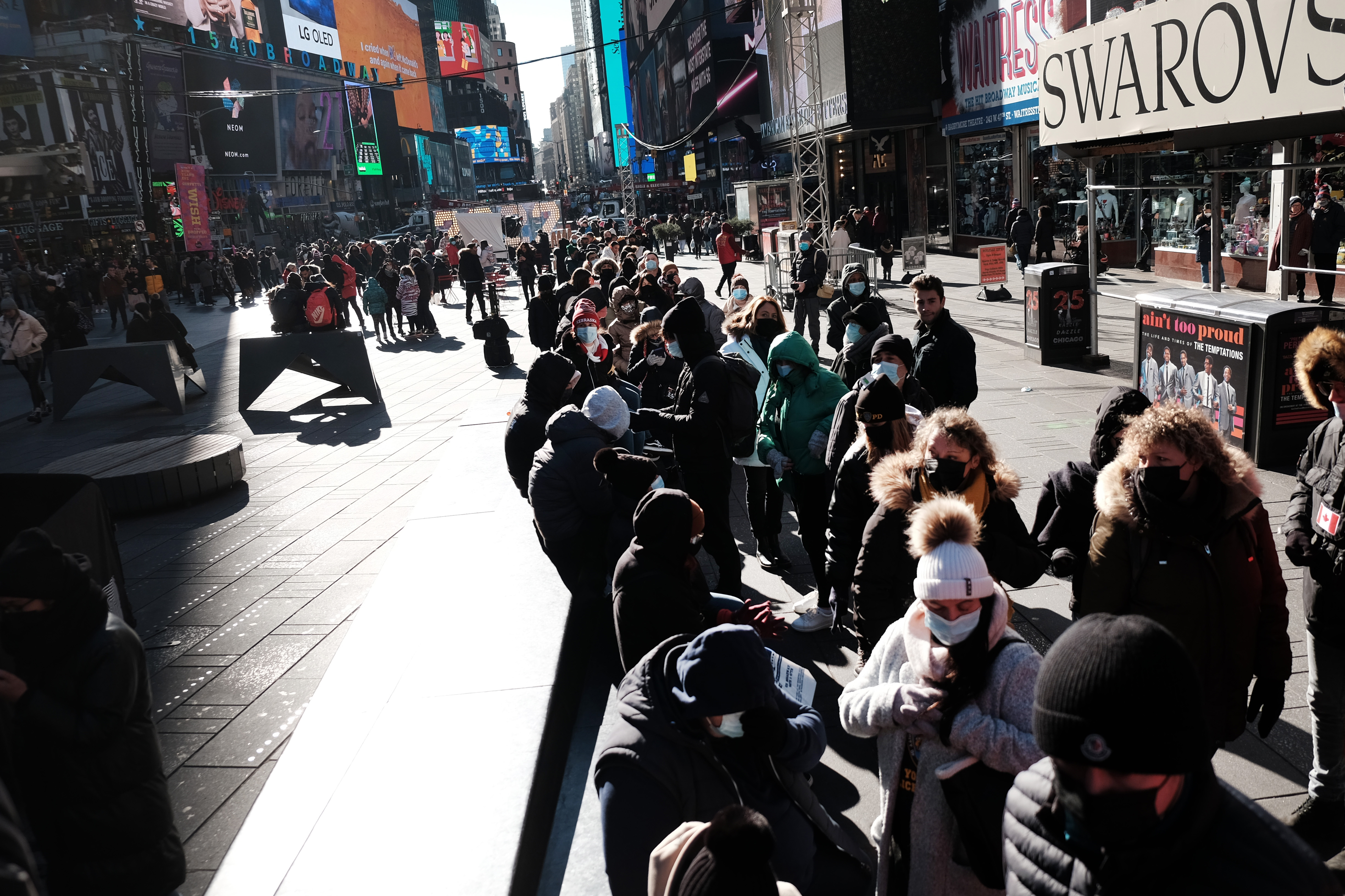 Photos: New York is rattled by a stunning virus spike - Vimarsana News