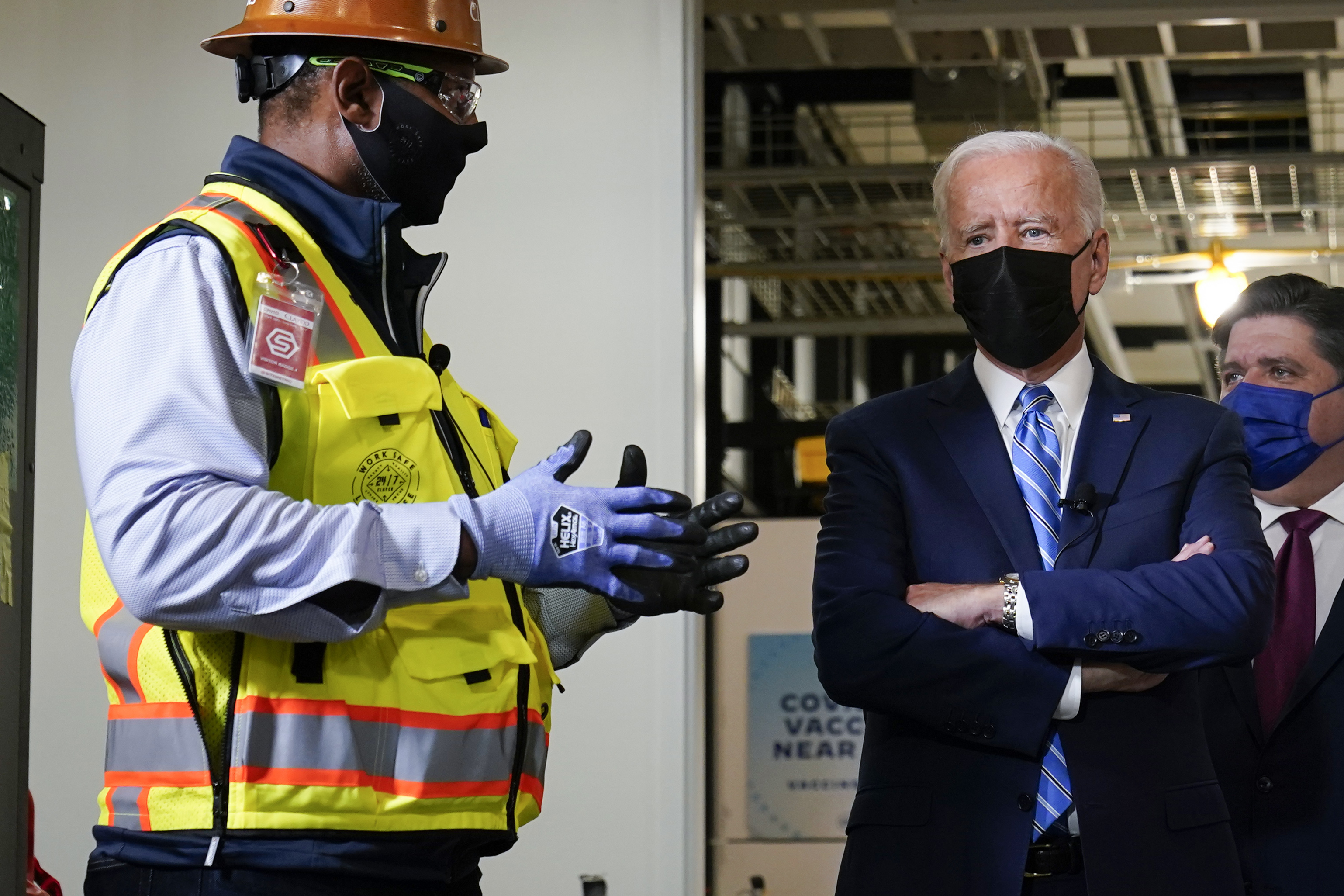 Biden touts COVID vaccine mandates on Chicago area trip - Vimarsana News