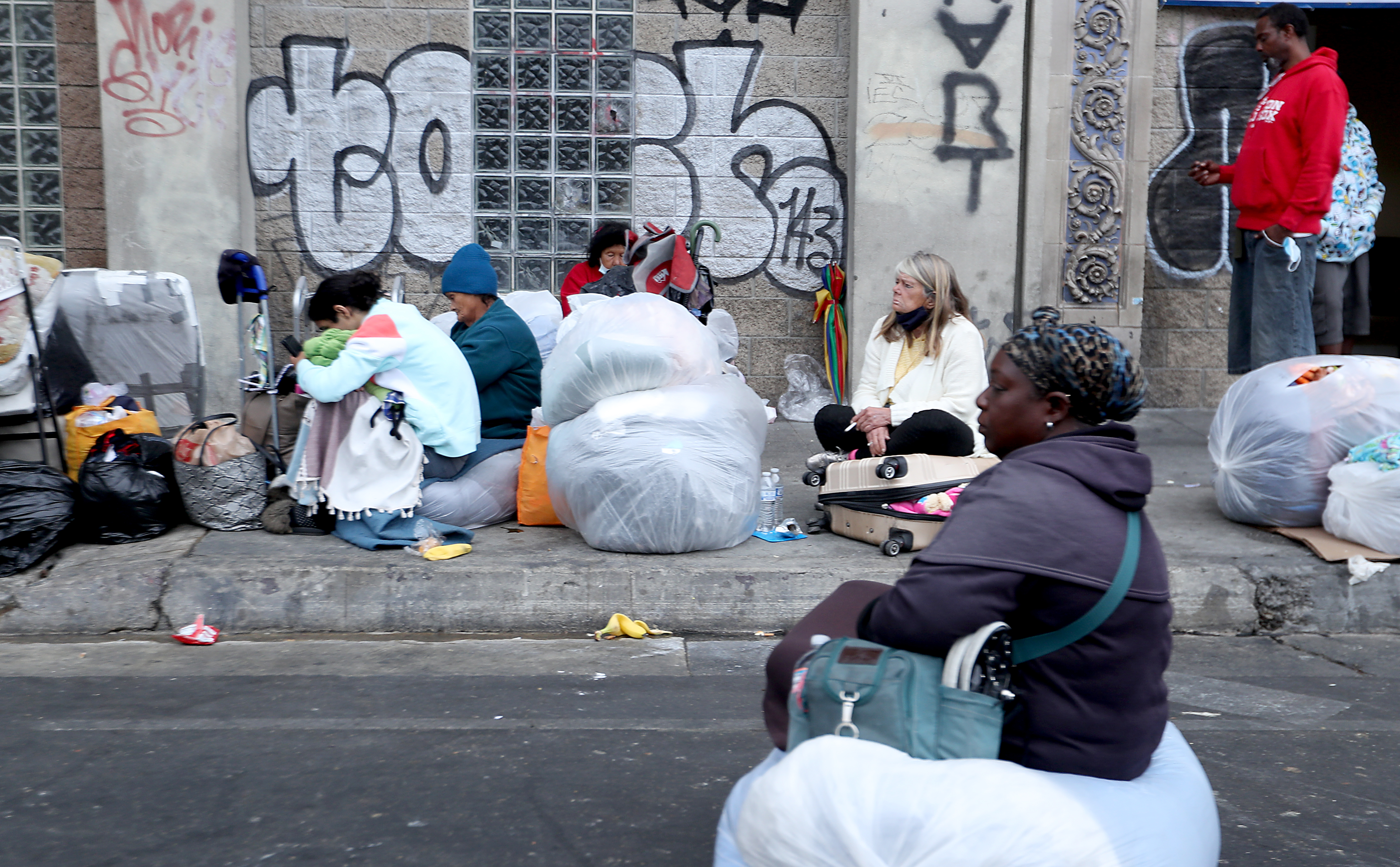 Skid row is skeptical of judge's order to sweep homeless people into shelters - Vimarsana News