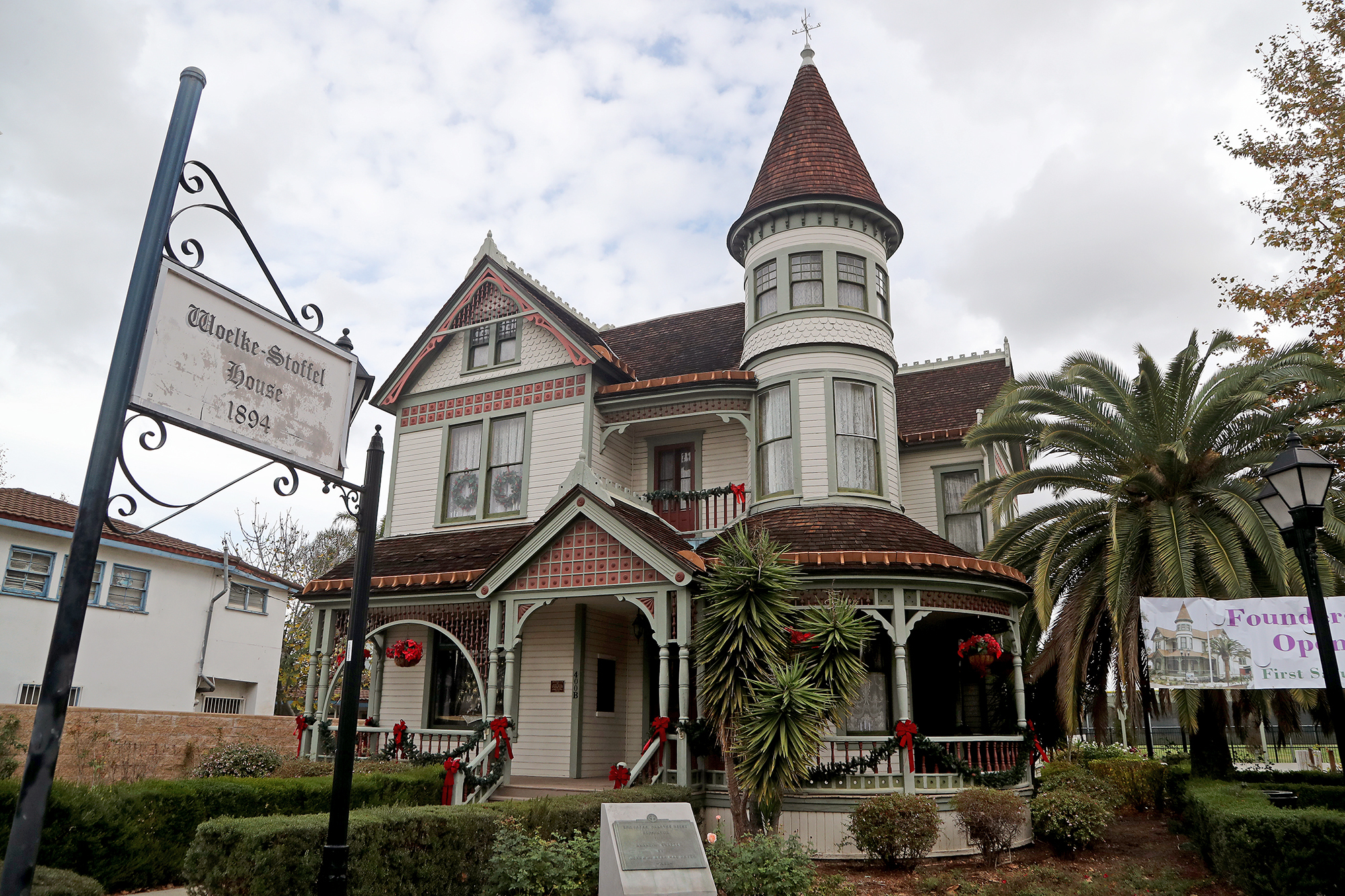 Founders' Park celebrates a very Victorian Christmas in Anaheim - Vimarsana News