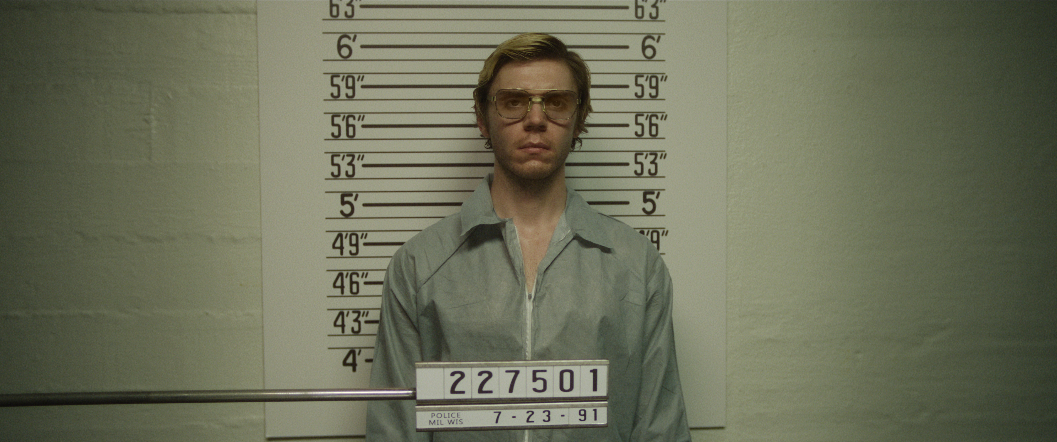 Family of Jeffrey Dahmer victim slams Netflix for new series - Vimarsana News