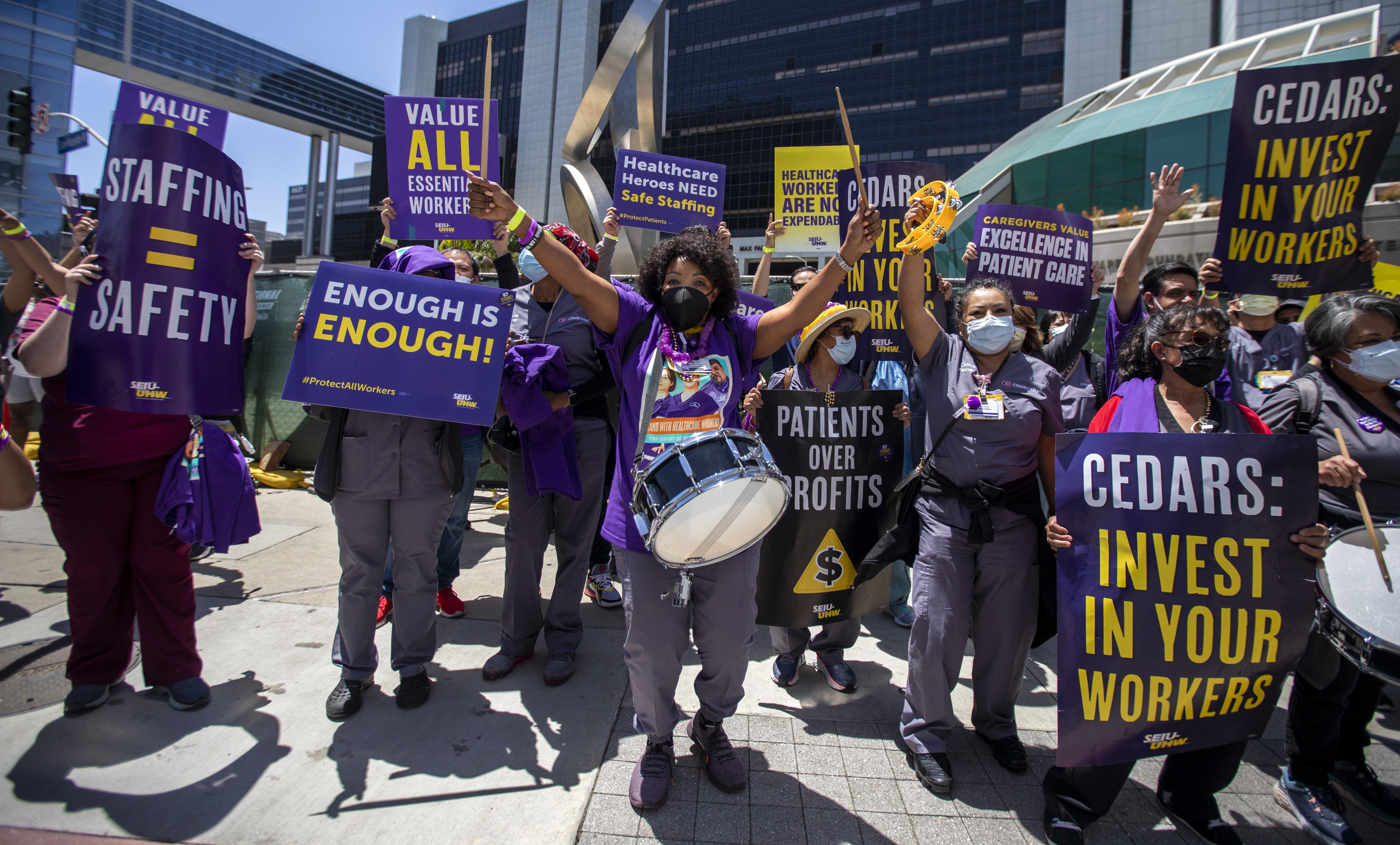Cedars-Sinai workers begin five-day strike over wages - Vimarsana News