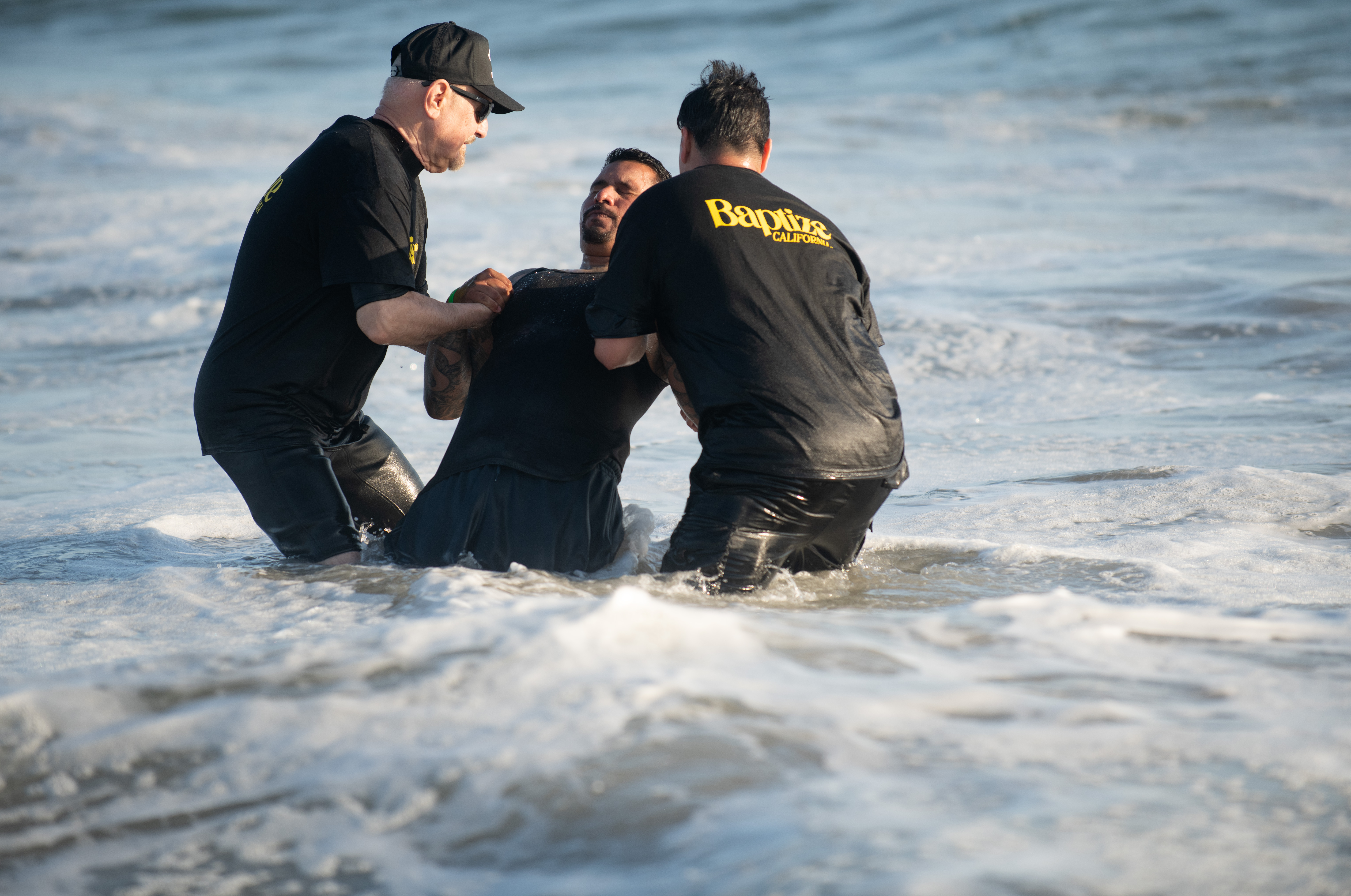Plunging in: More than 6,000 faithful baptized in festival at Huntington State Beach - Vimarsana News