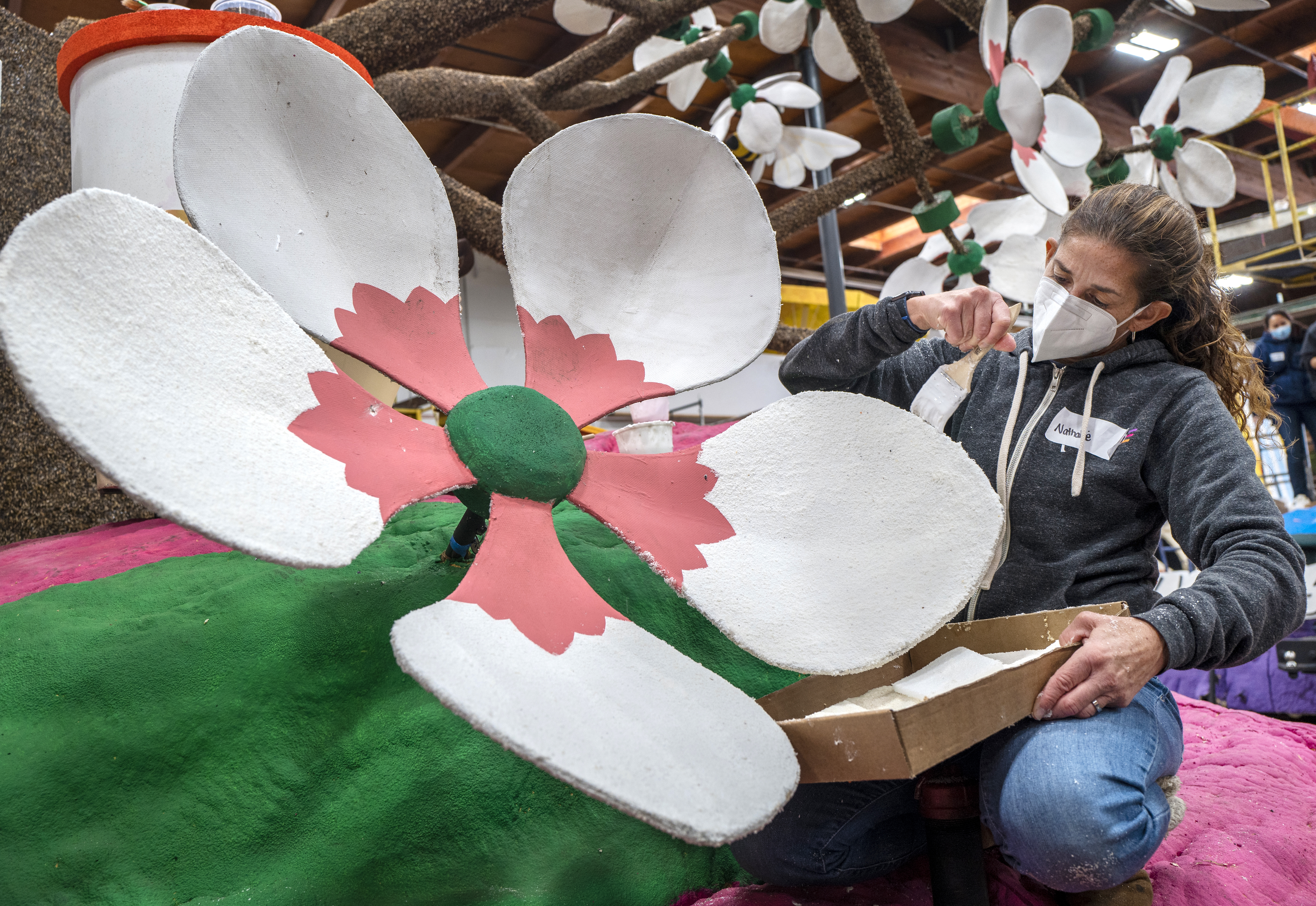Rose Parade returns amid new COVID-19 surge, bringing anxiety along with joy - Vimarsana News