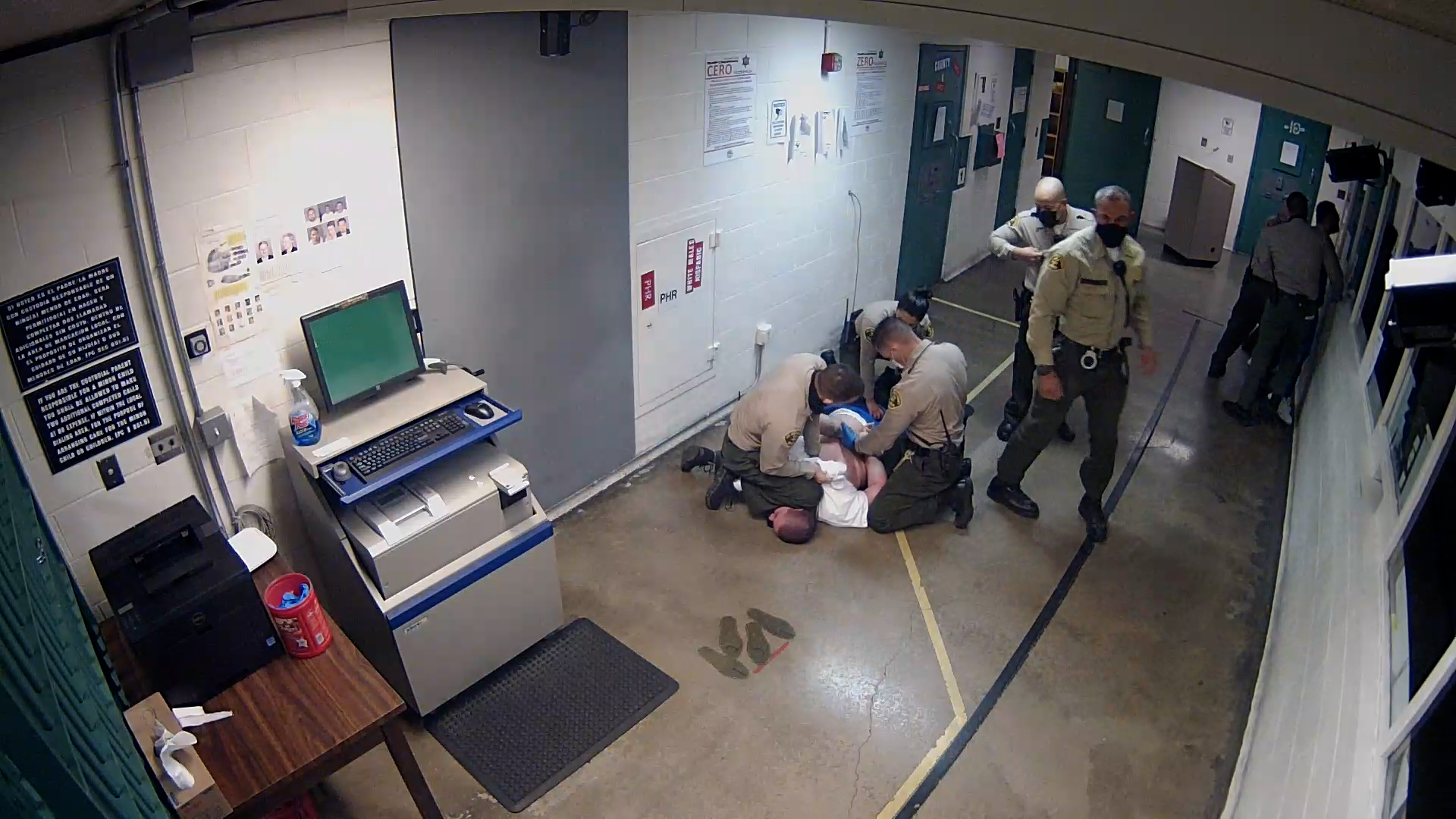 L.A. Sheriffs deputy knelt on inmate's head for 3 minutes - Vimarsana News
