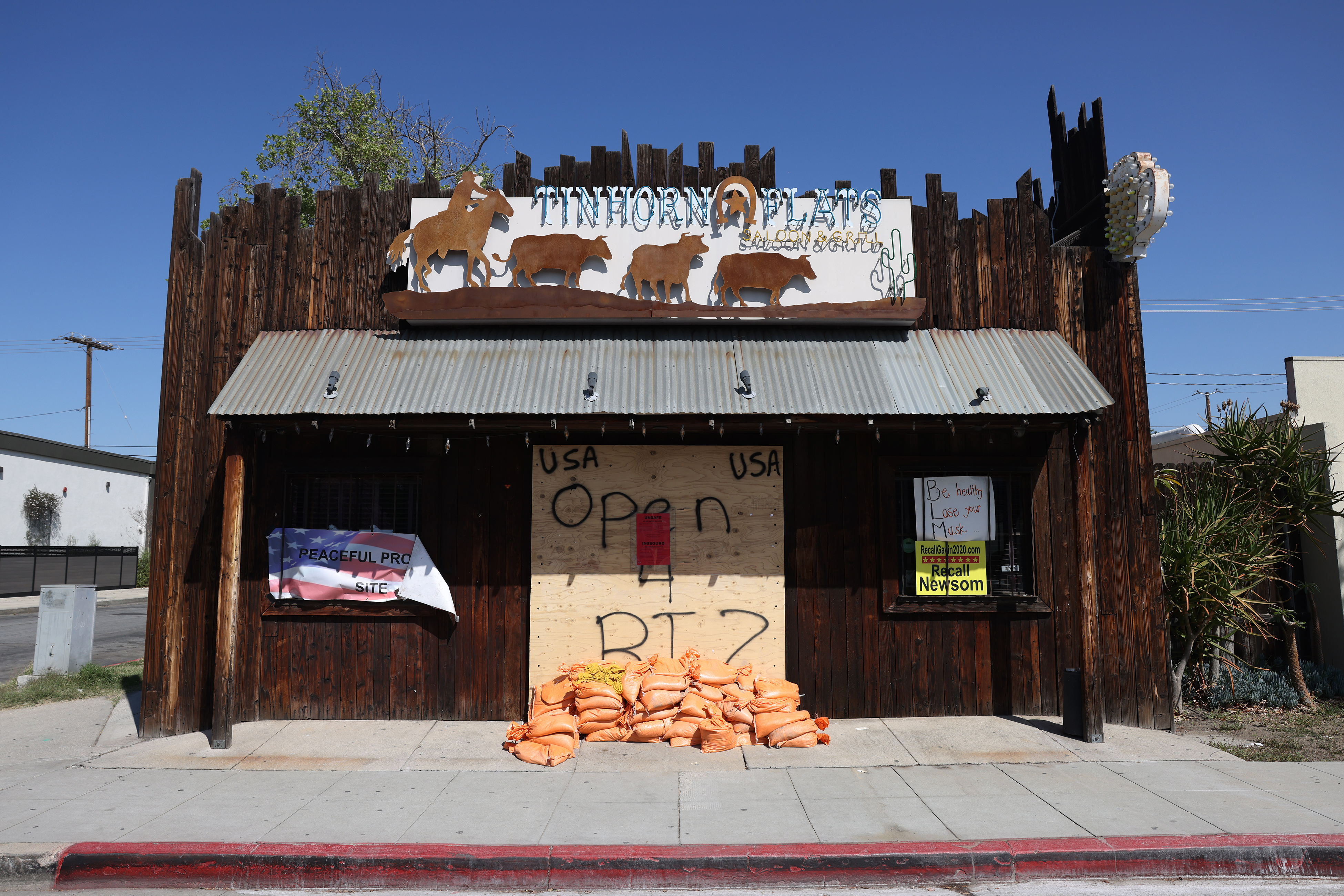 Burbank puts fence around restaurant defying COVID orders - Vimarsana News