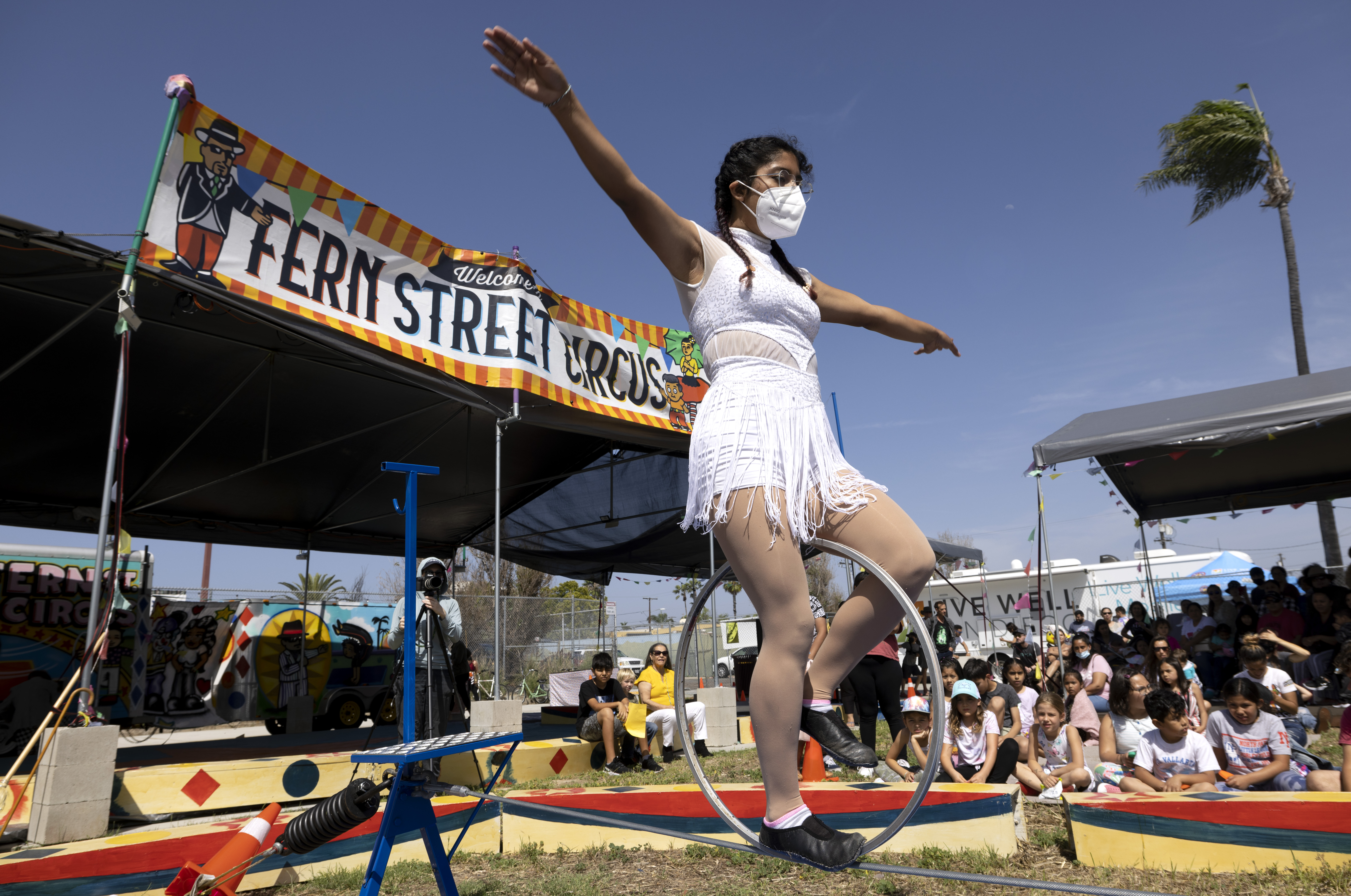 Fern Street Circus launches tour of free neighborhood performances - Vimarsana News